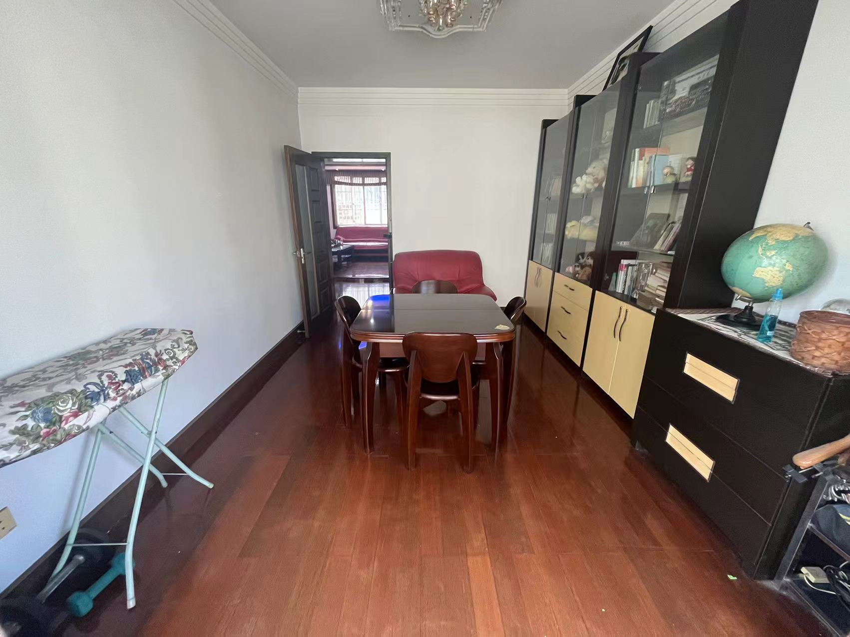 外滩小区 3室2厅1卫 115m&sup2;