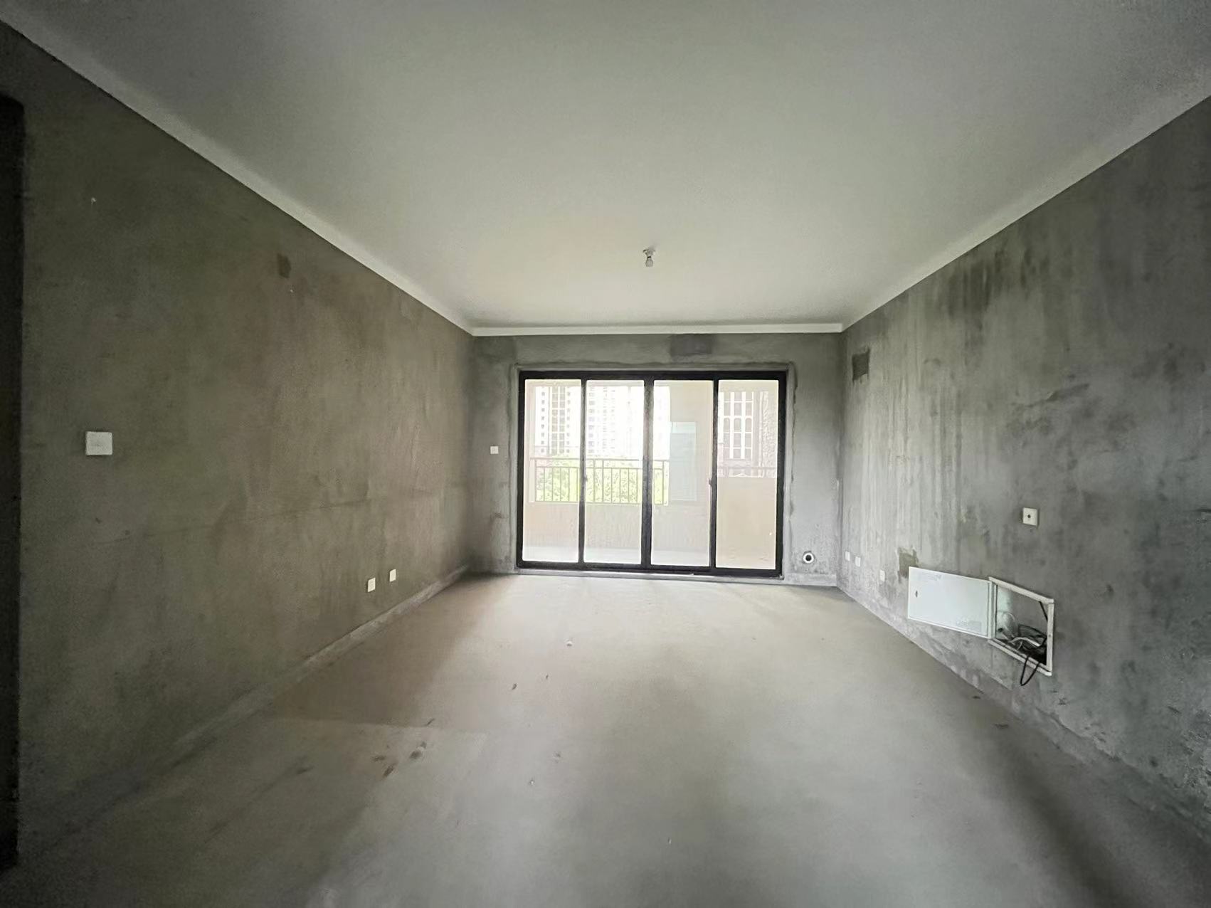华强城 3室2厅2卫 123m²