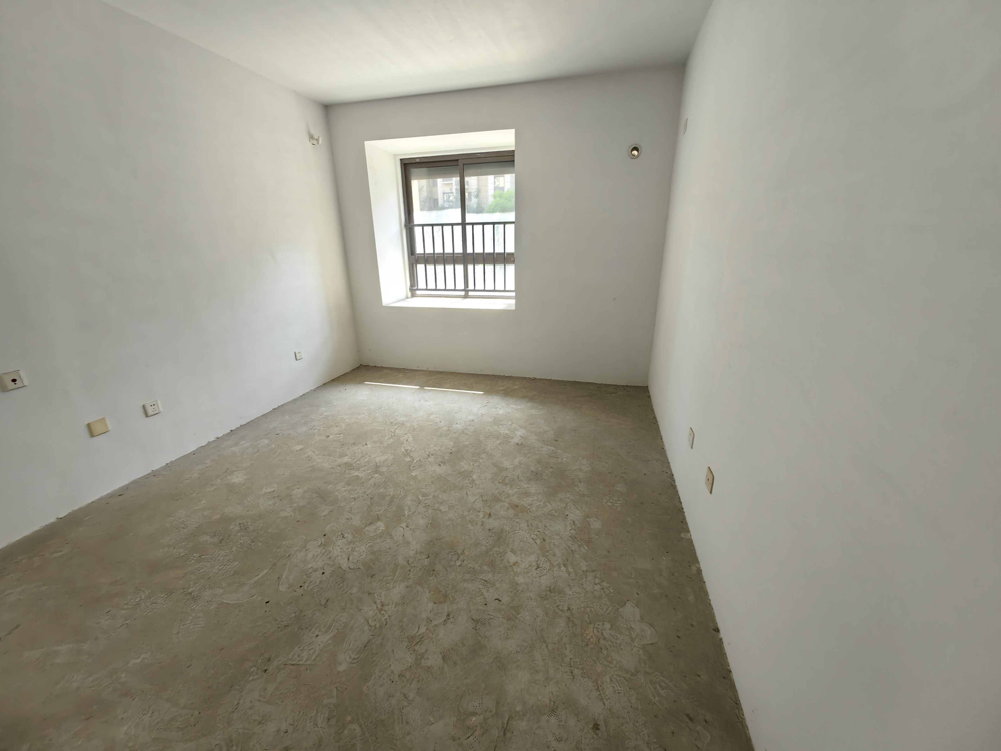 皇家花园北区 3室2厅2卫 117m²