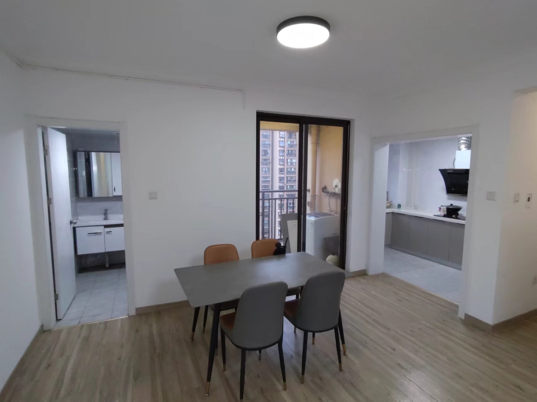 华强城三期 3室2厅2卫 116.73m²
