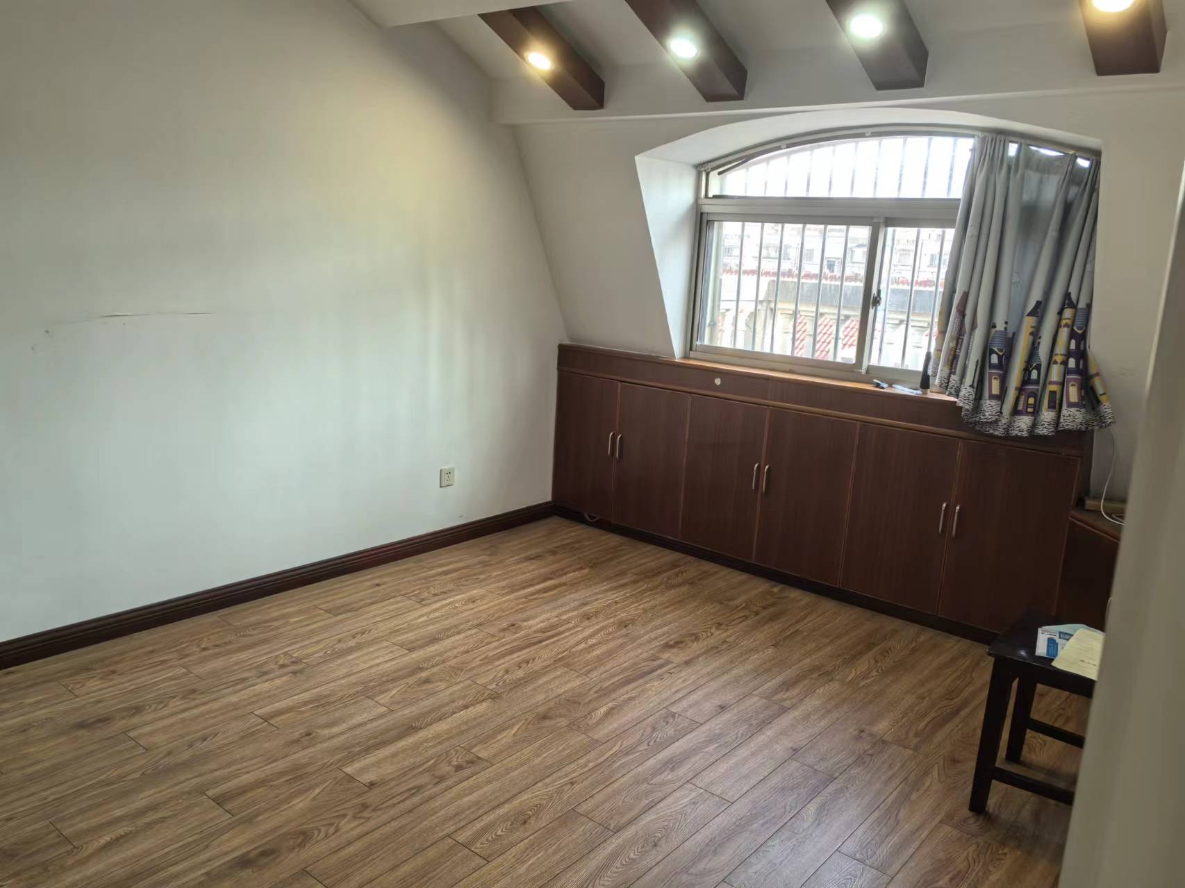 前景花苑 5室2厅2卫 183m&sup2;