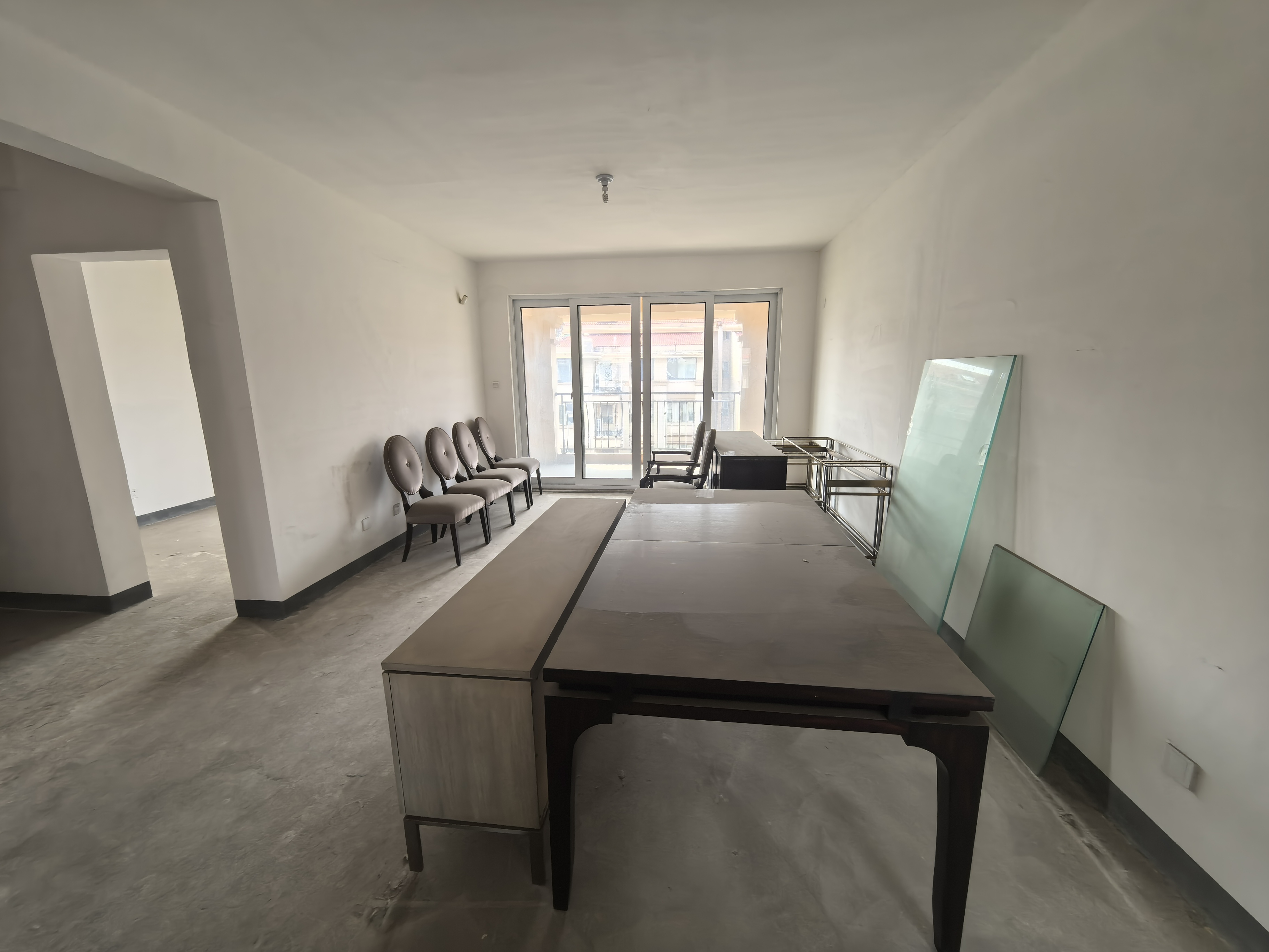 军山花园 5室2厅3卫 241.56m²