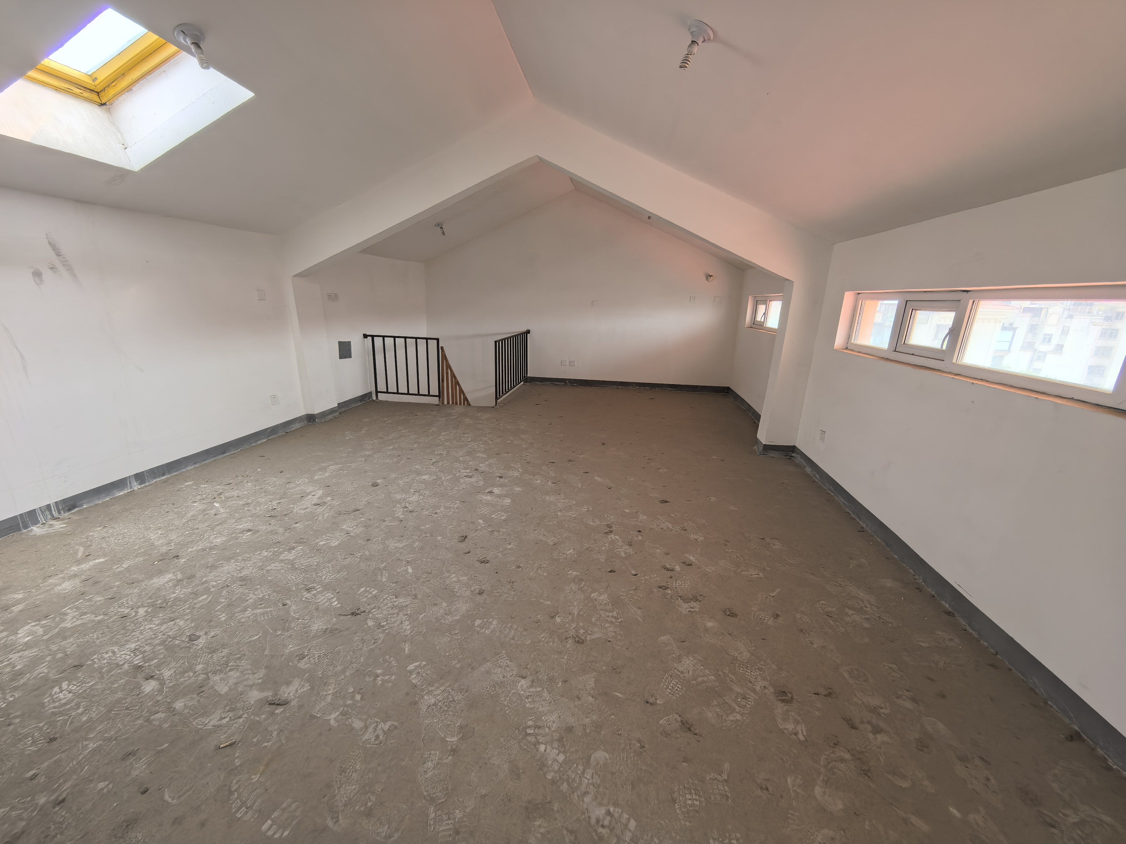 军山花园 5室2厅3卫 241.56m&sup2;