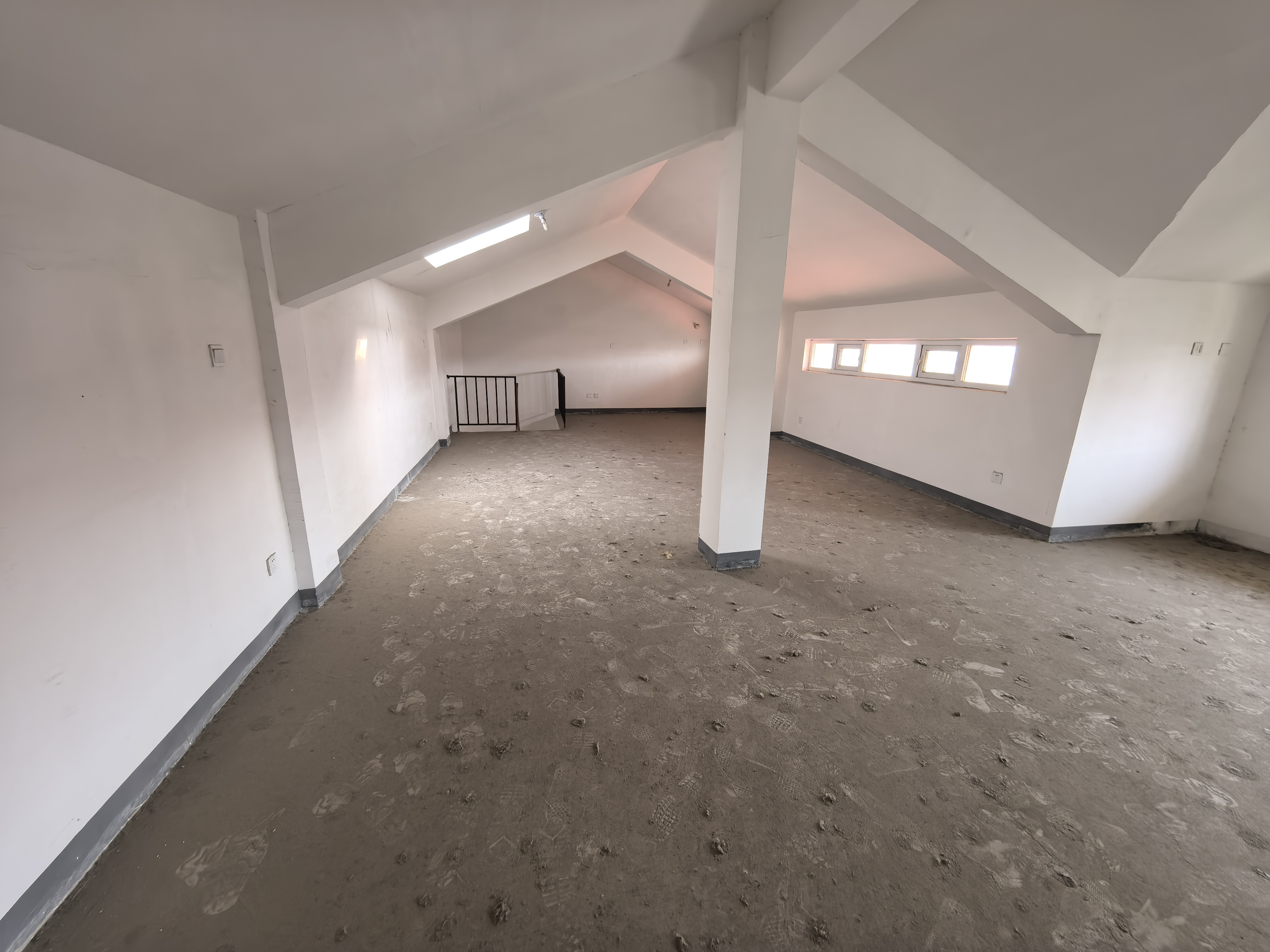 军山花园 5室2厅3卫 241.56m&sup2;