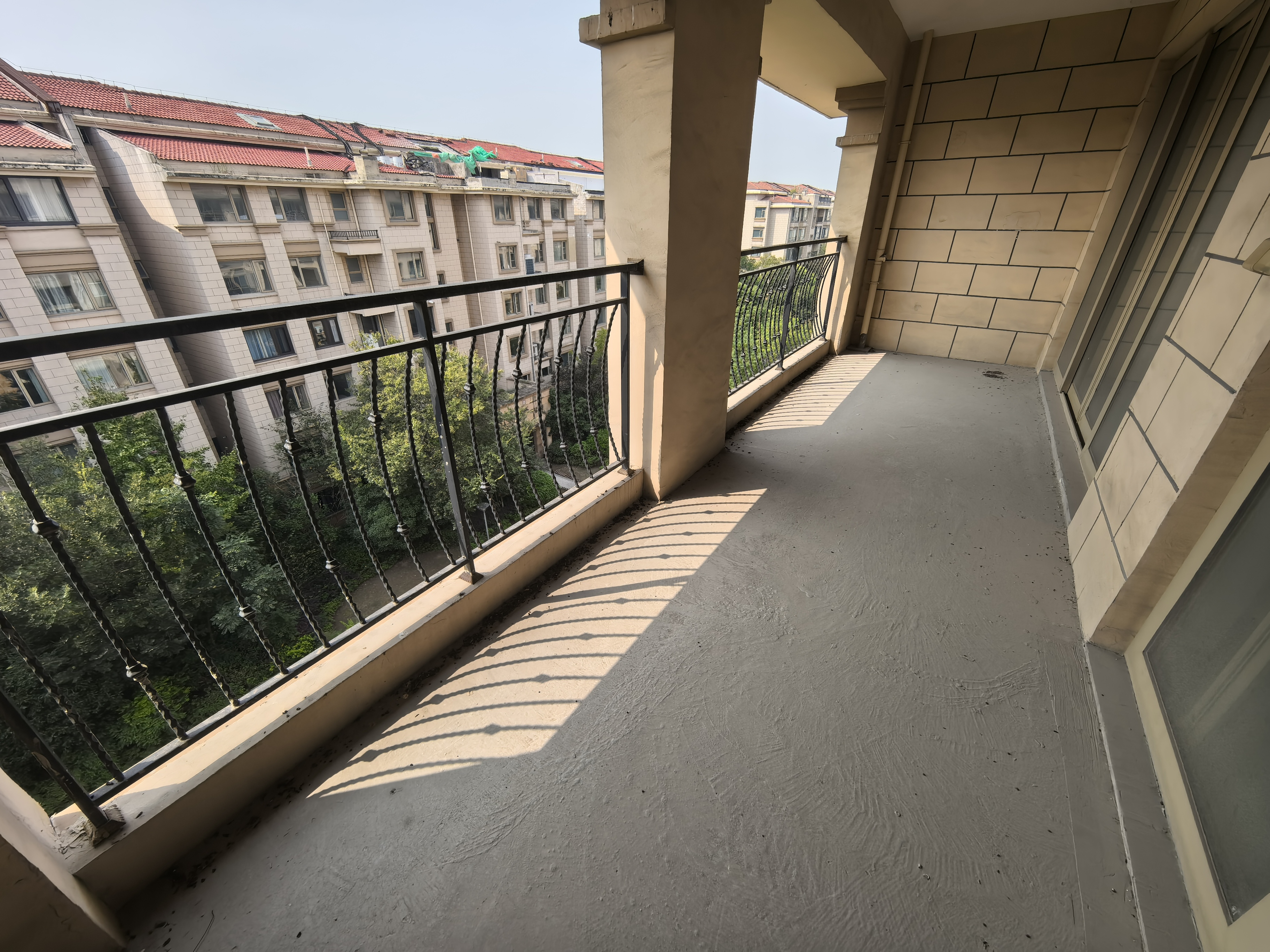 军山花园 5室2厅3卫 241.56m&sup2;