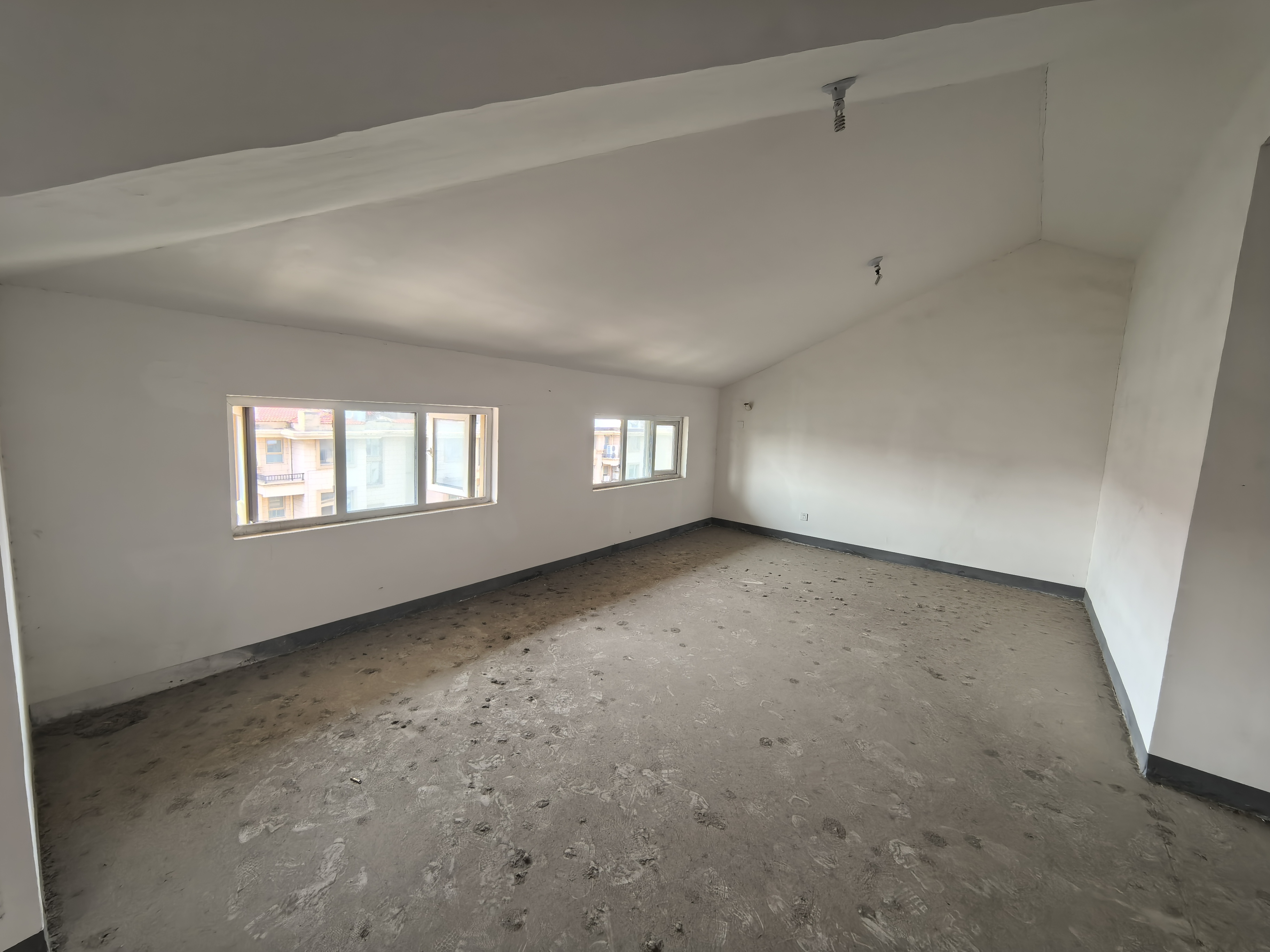 军山花园 5室2厅3卫 241.56m&sup2;