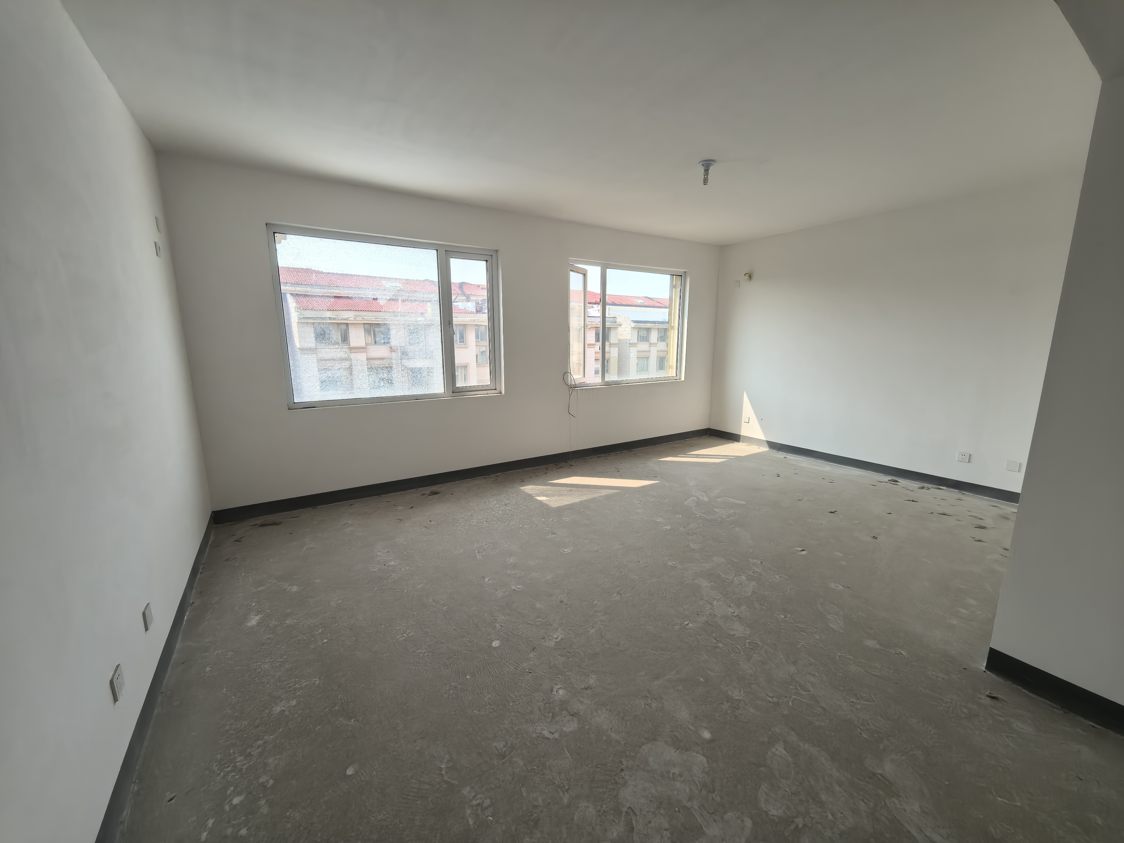 军山花园 5室2厅3卫 241.56m&sup2;