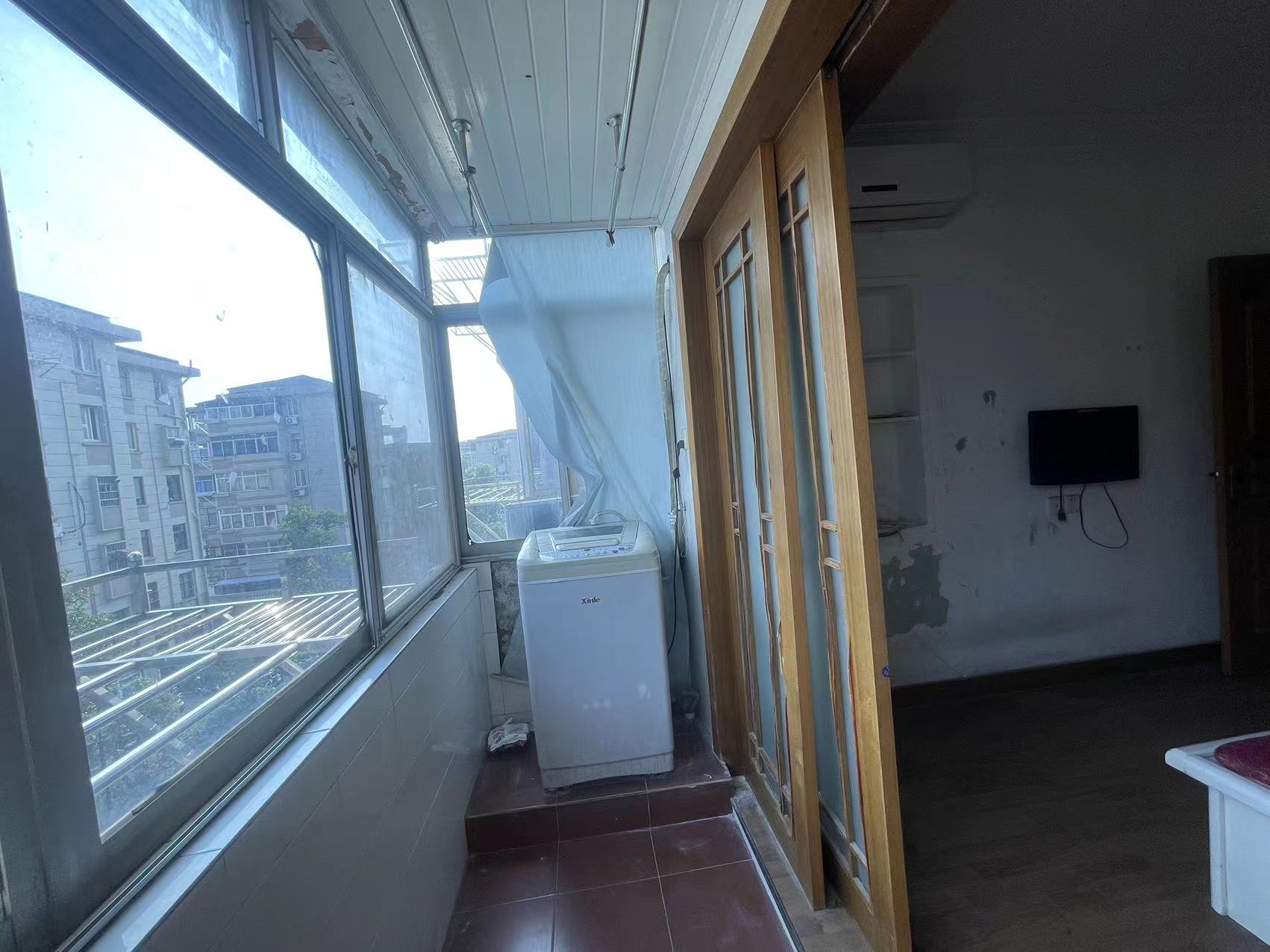 虹桥新村(朝霞路) 2室1厅1卫 64m&sup2;
