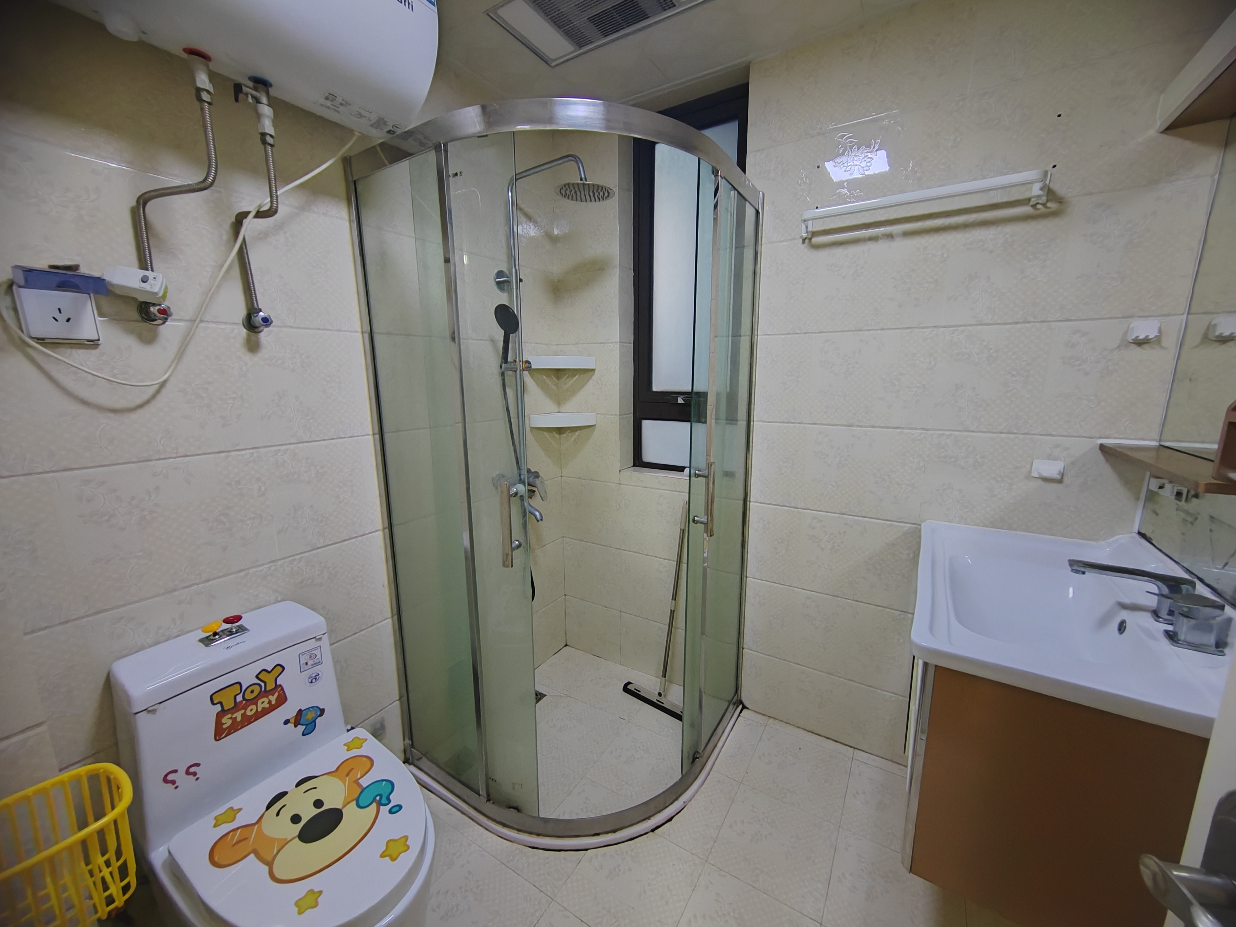 华强城一期 2室2厅1卫 86m&sup2;