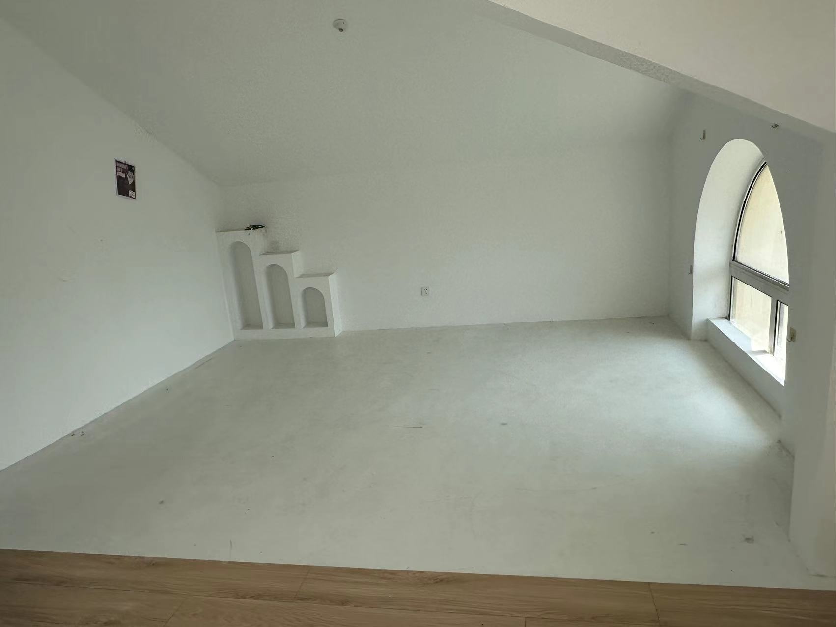 军山花园 6室3厅2卫 261.00m&sup2;