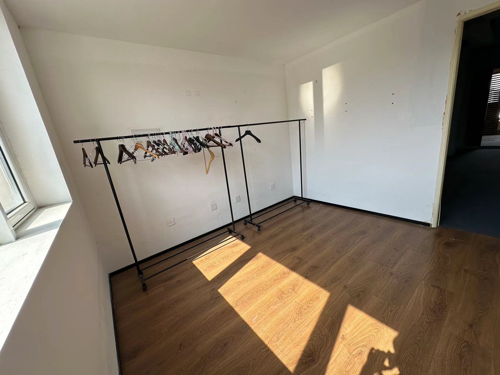 军山花园 6室3厅2卫 261.00m&sup2;