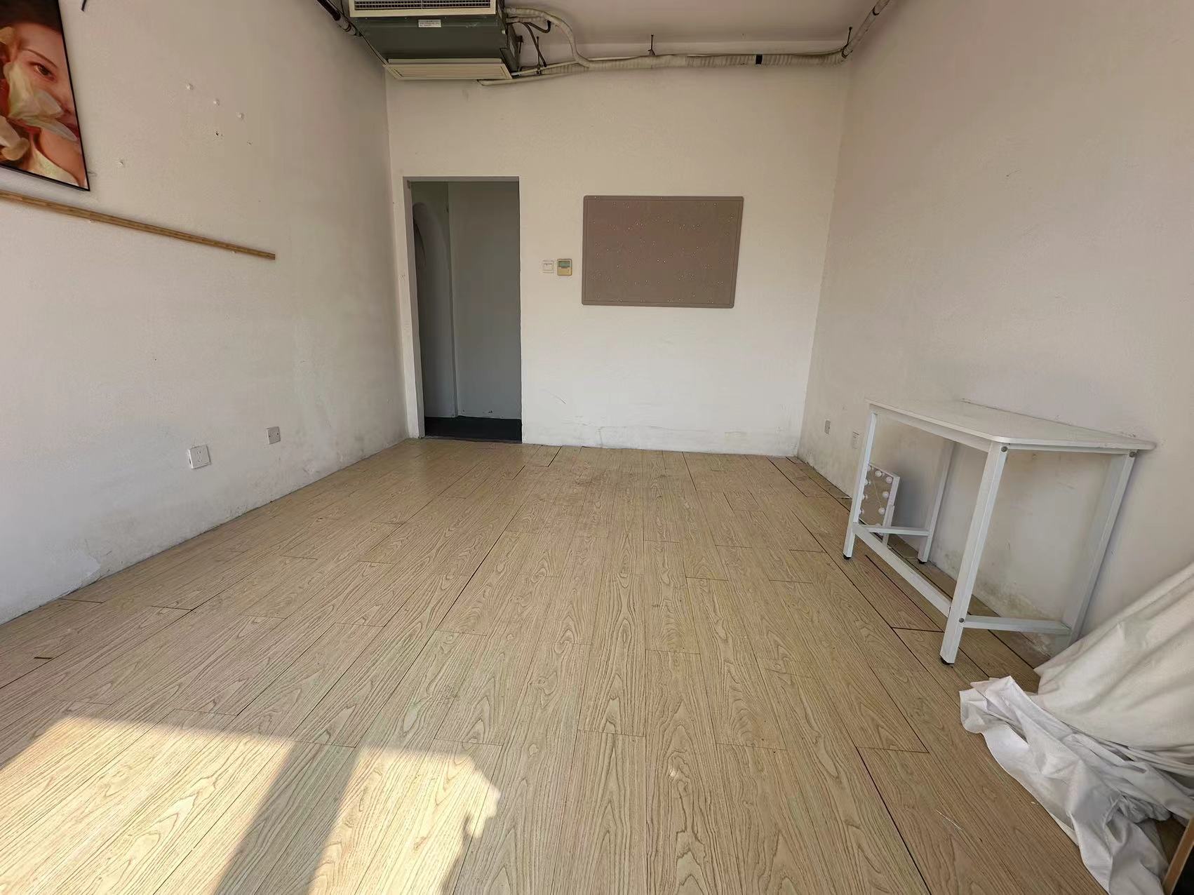军山花园 6室3厅2卫 261.00m&sup2;