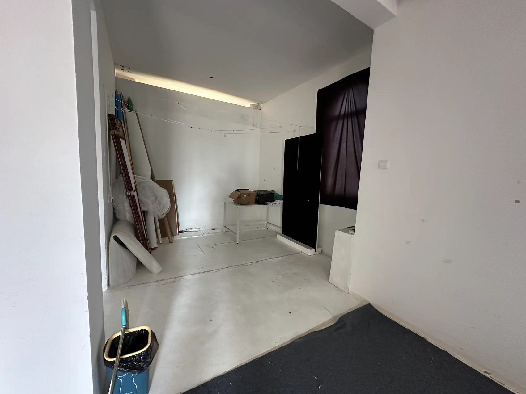 军山花园 6室3厅2卫 261.00m&sup2;