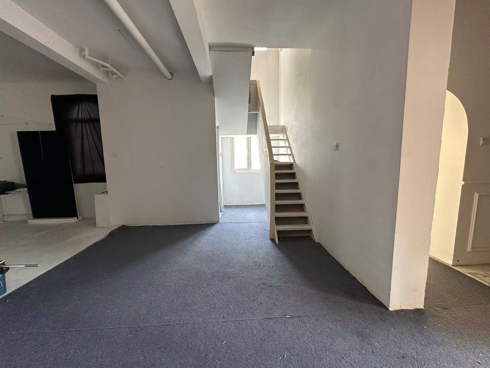 军山花园 6室3厅2卫 261.00m&sup2;