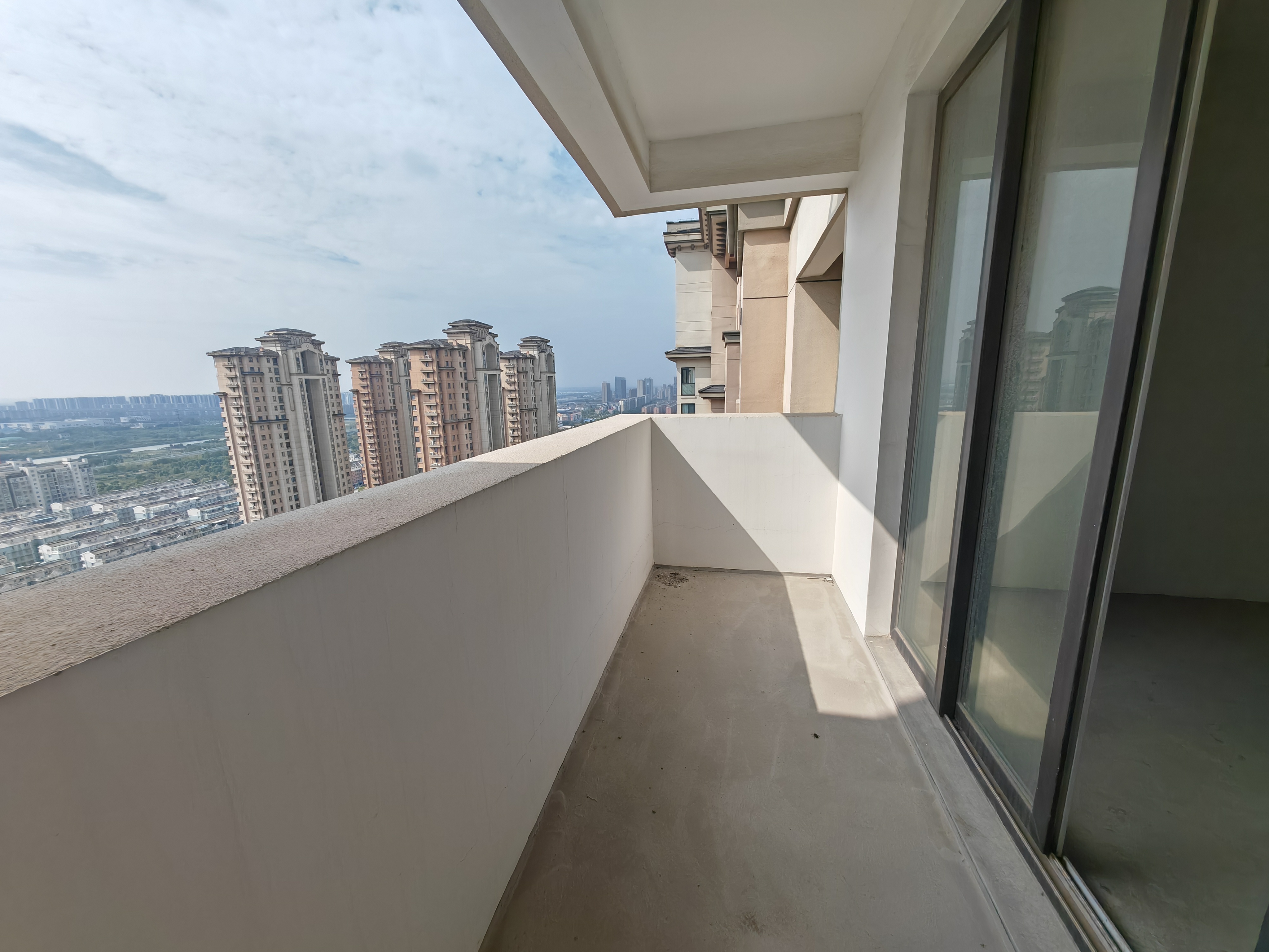 湖滨华庭 4室2厅2卫 143m&sup2;