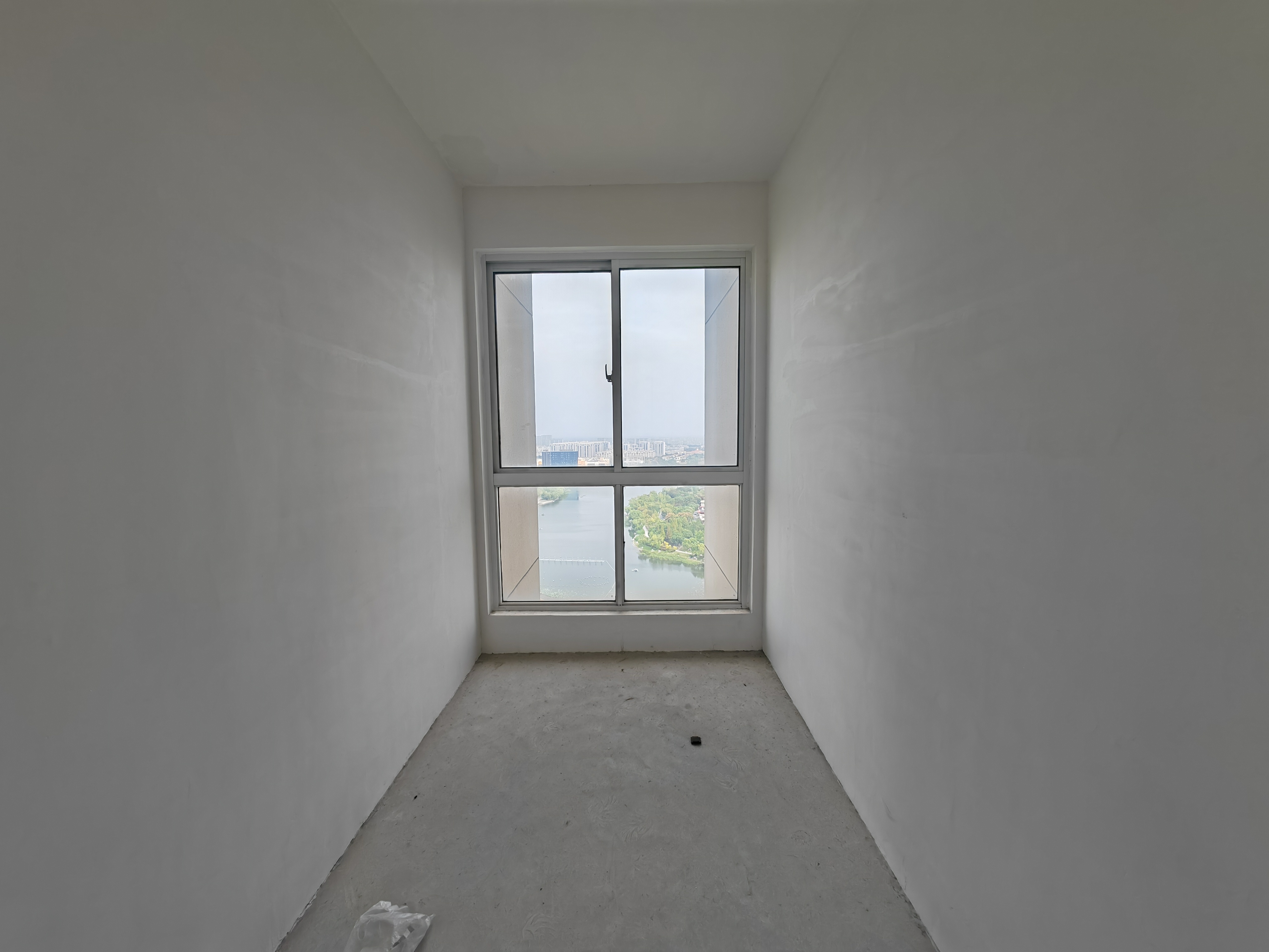 湖滨华庭 4室2厅2卫 143m&sup2;