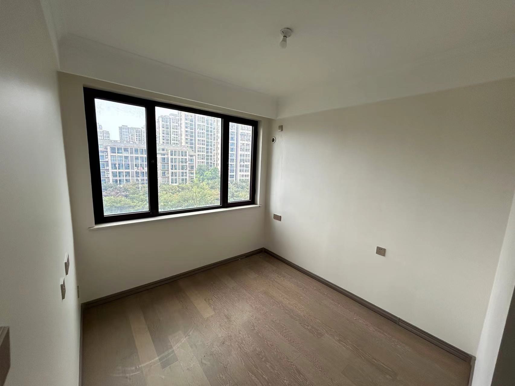 中创大都会 3室2厅2卫 114m&sup2;