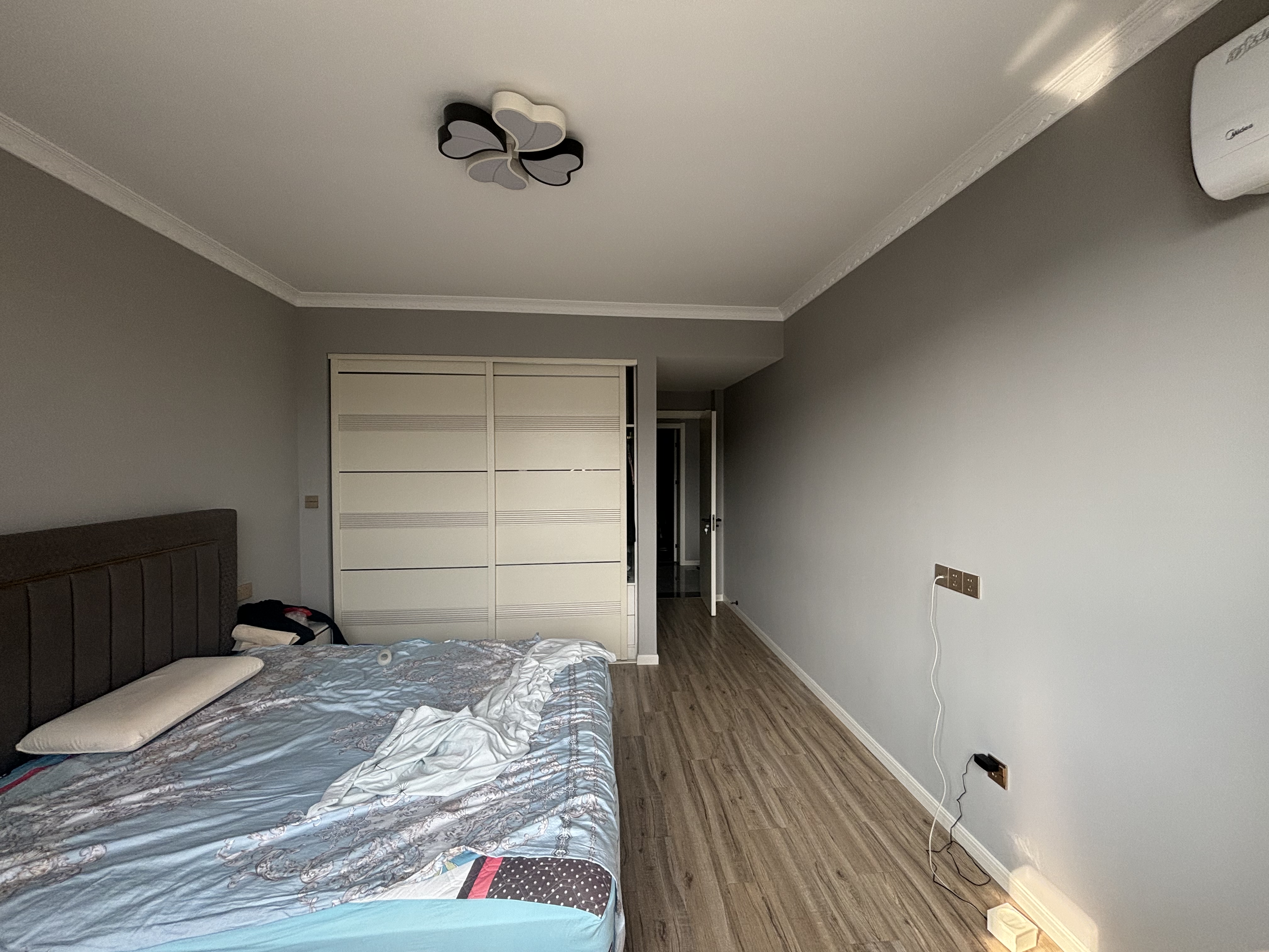 金通家园 3室2厅2卫 142.37m²