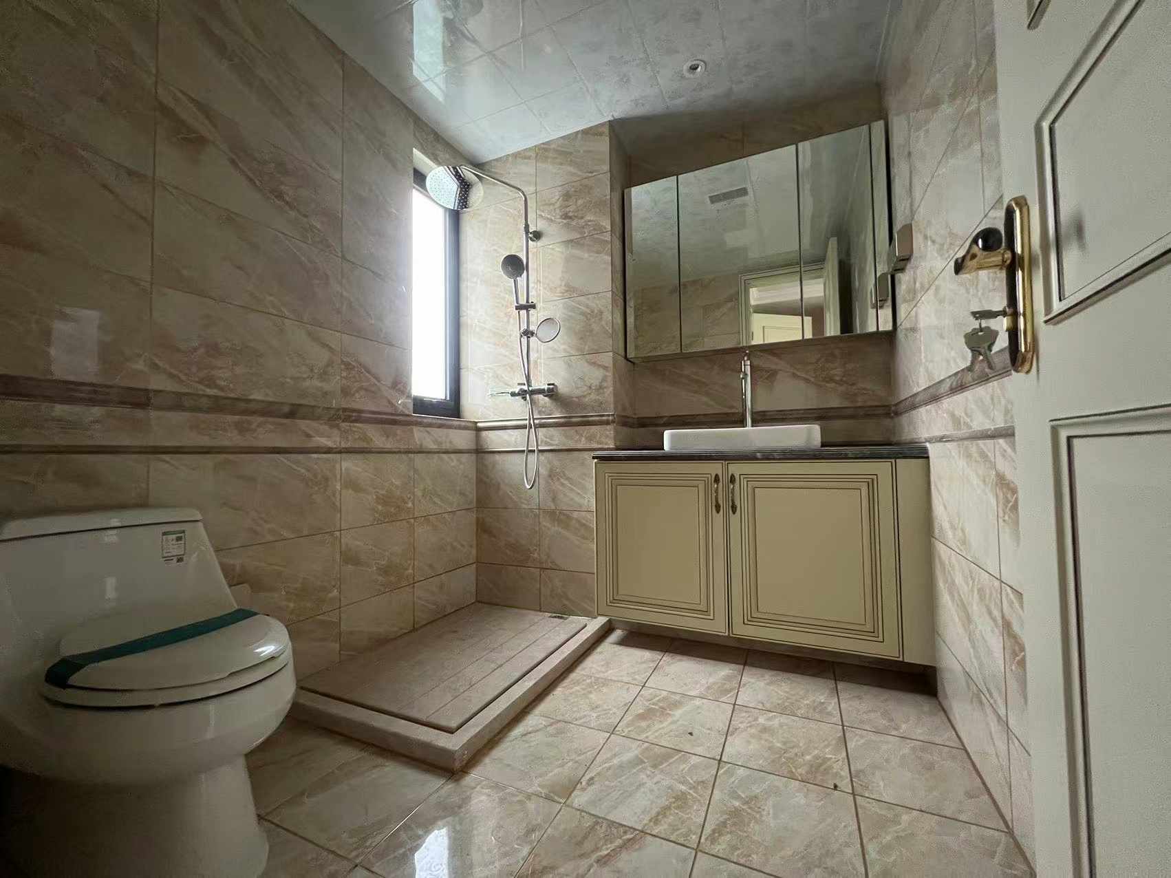 中海铂樾府 4室2厅2卫 215m&sup2;