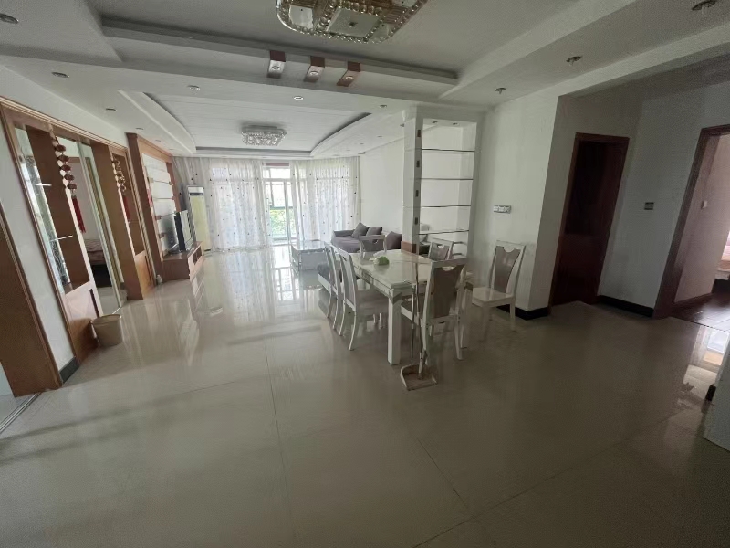 璀璨星湖 3室2厅1卫 186m²