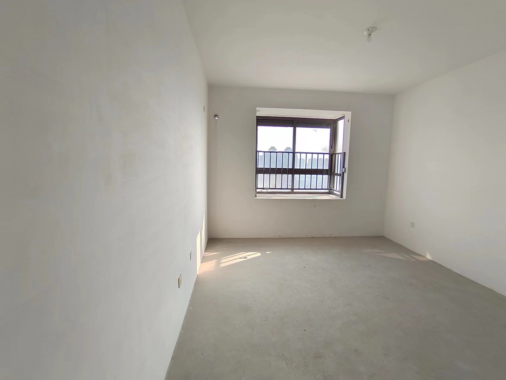 皇家花园北区 3室2厅2卫 142.49m&sup2;