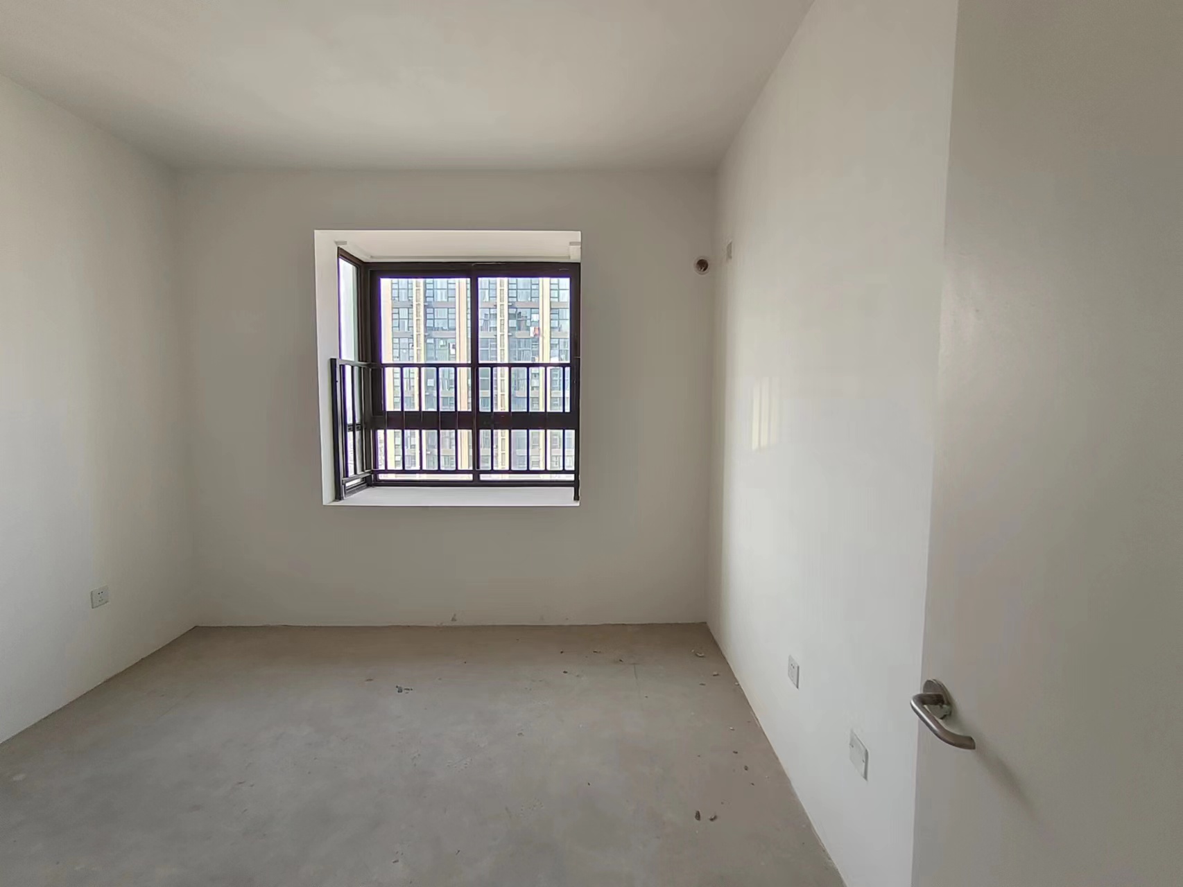 皇家花园北区 3室2厅2卫 142.49m&sup2;