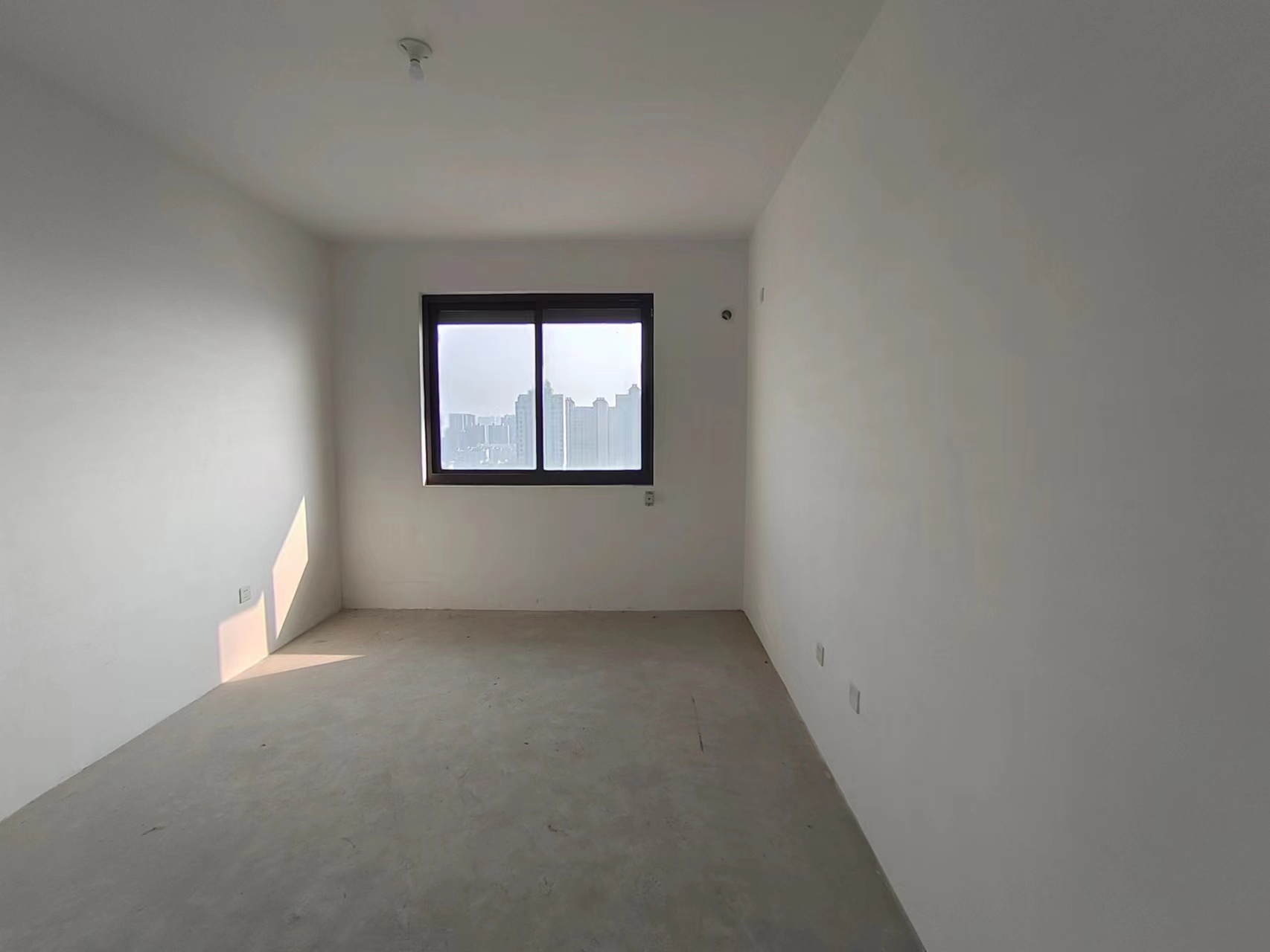 皇家花园北区 3室2厅2卫 142.49m&sup2;