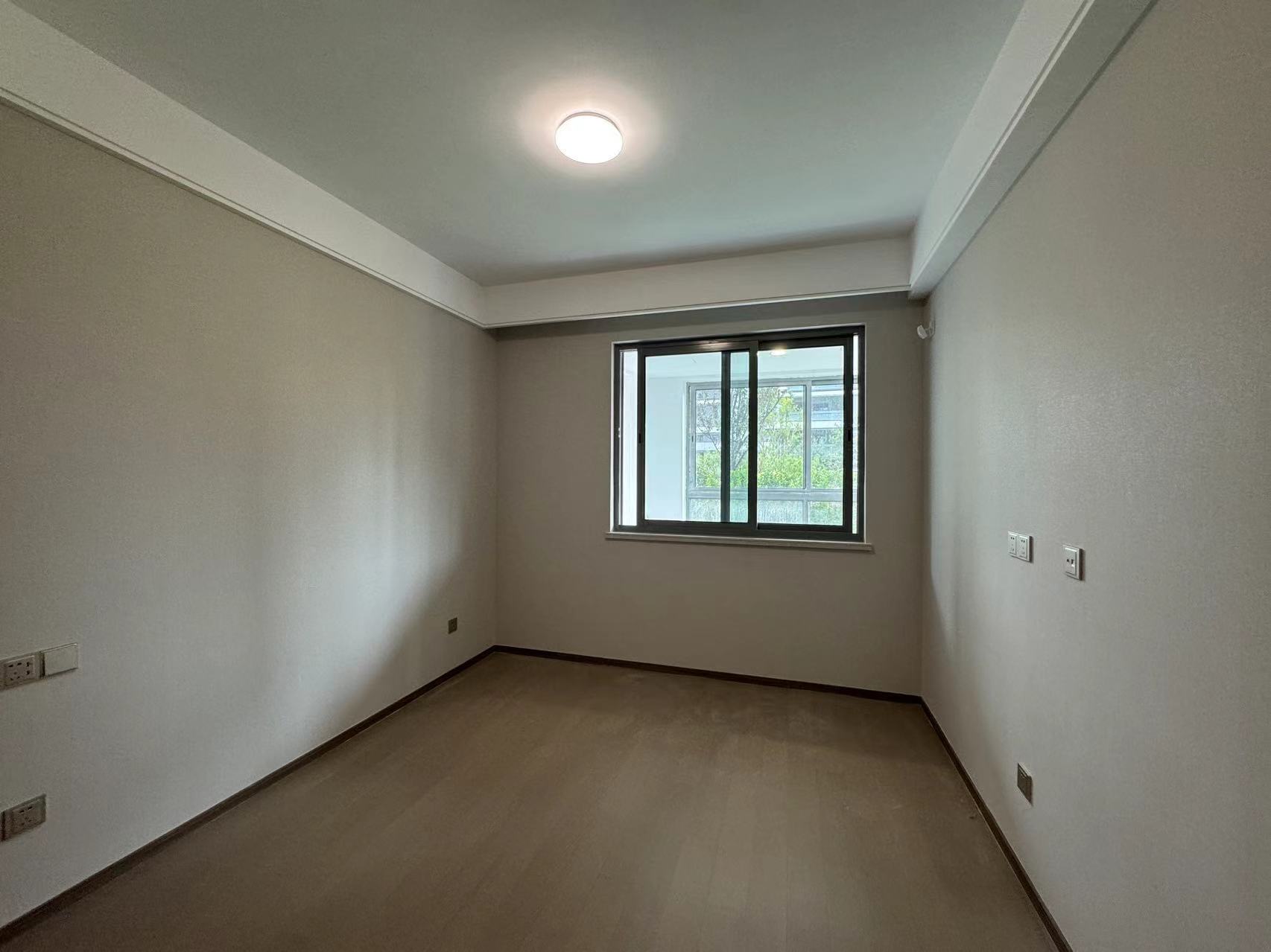 长泰滨河国际 3室2厅2卫 242.56m&sup2;