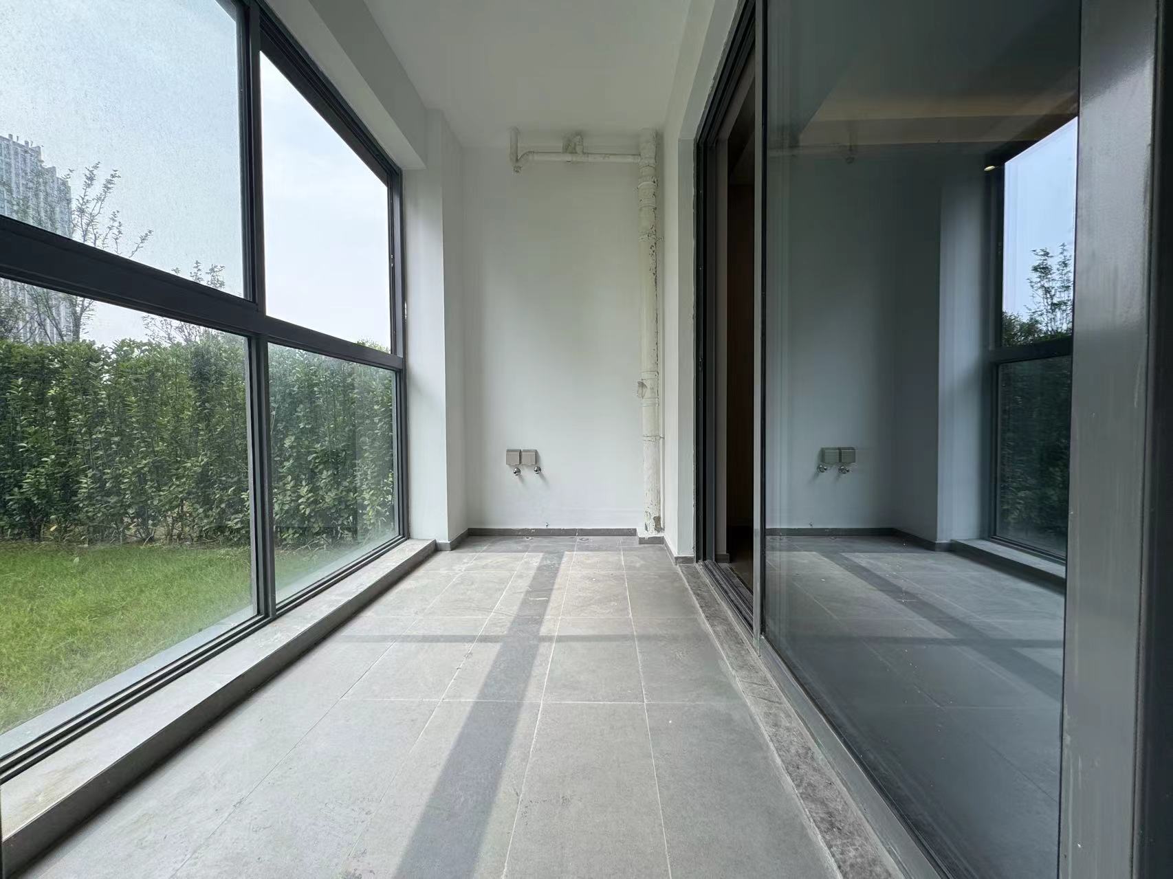 长泰滨河国际 3室2厅2卫 242.56m&sup2;