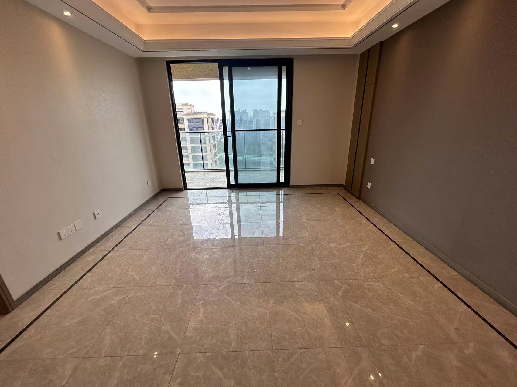 绿城&middot;诚园 4室2厅2卫 159m&sup2;