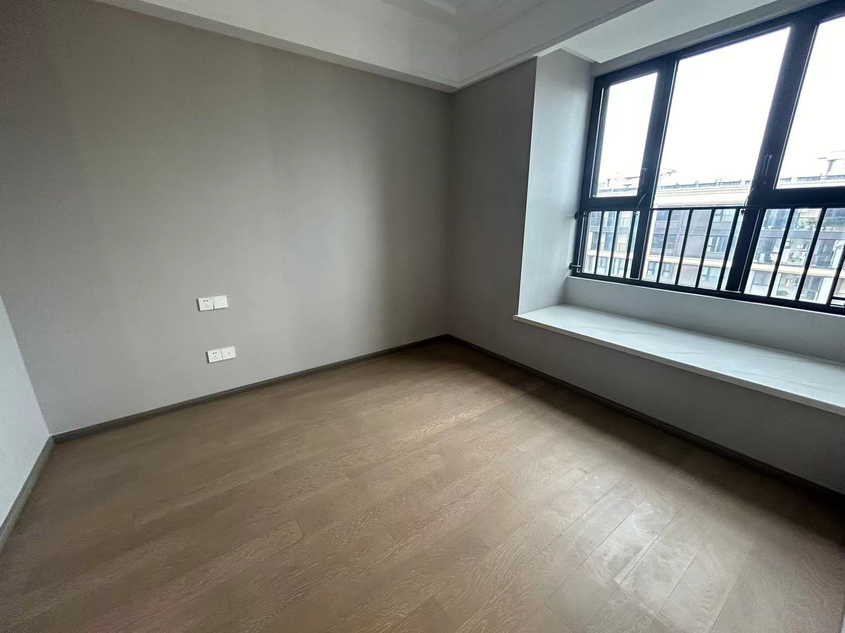 绿城&middot;诚园 4室2厅2卫 159m&sup2;