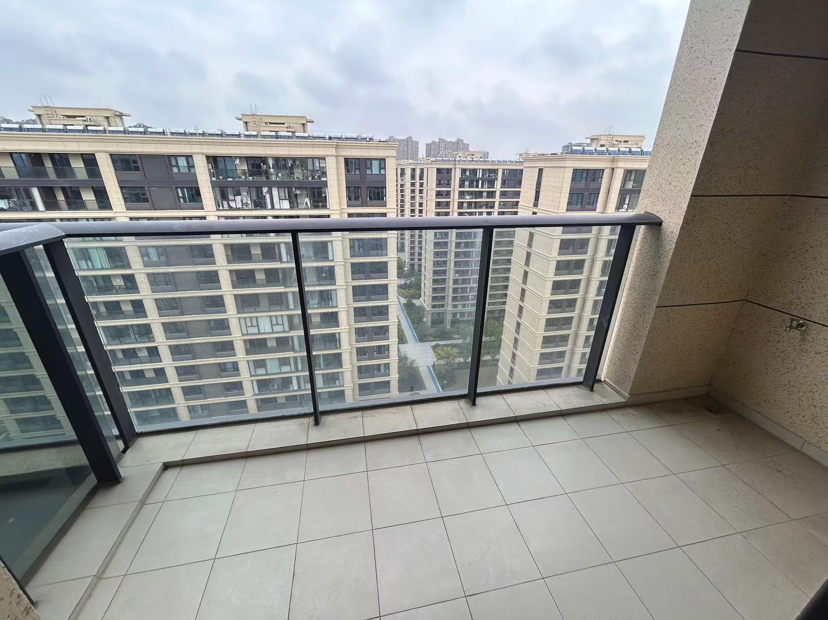 绿城&middot;诚园 4室2厅2卫 159m&sup2;
