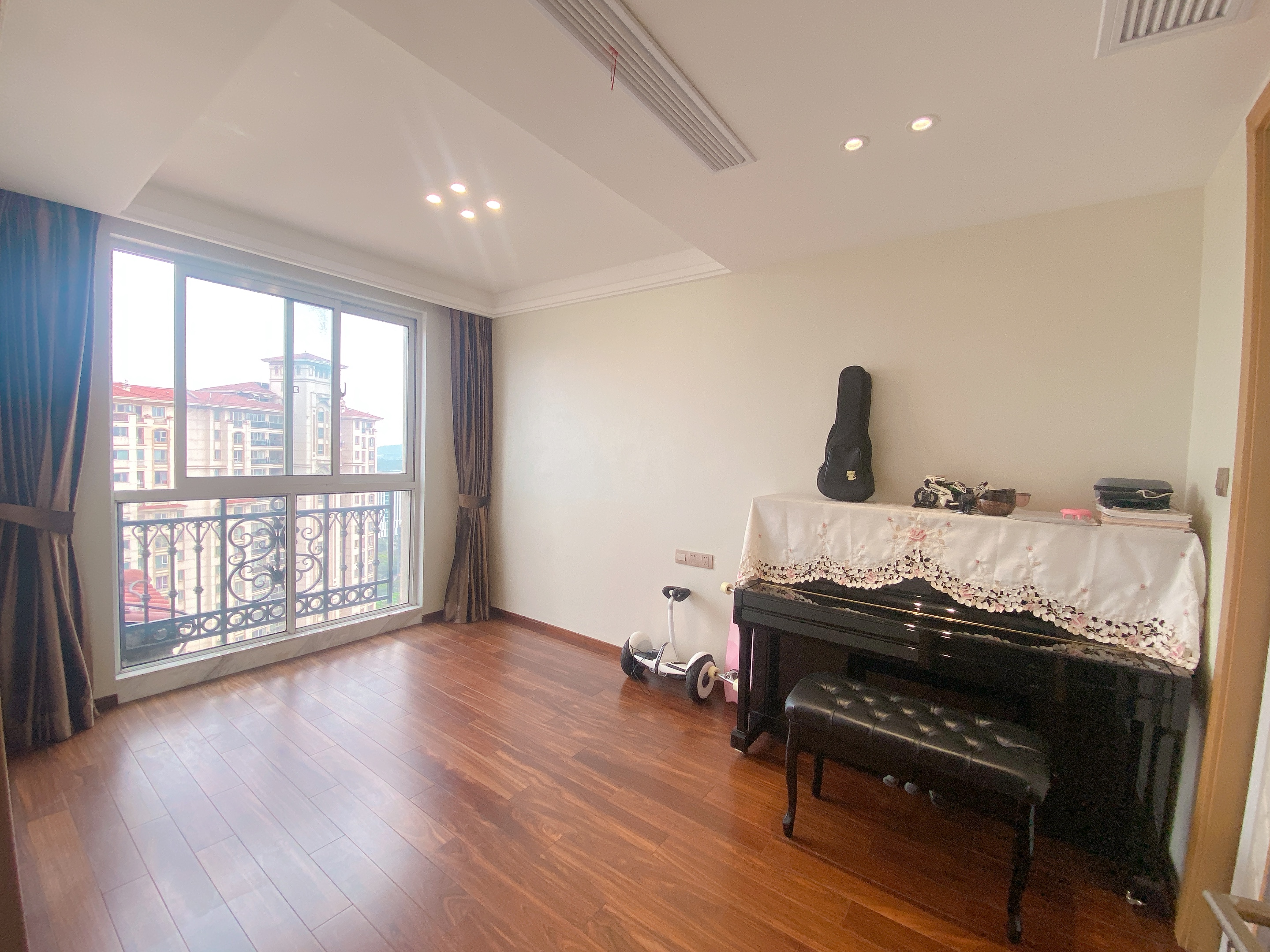 中南世纪花城二期 4室2厅2卫 155m&sup2;