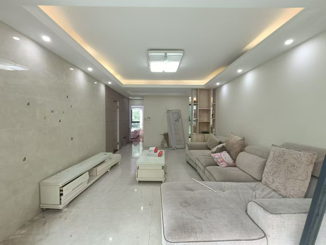 高迪晶城 3室2厅2卫 150.18m²