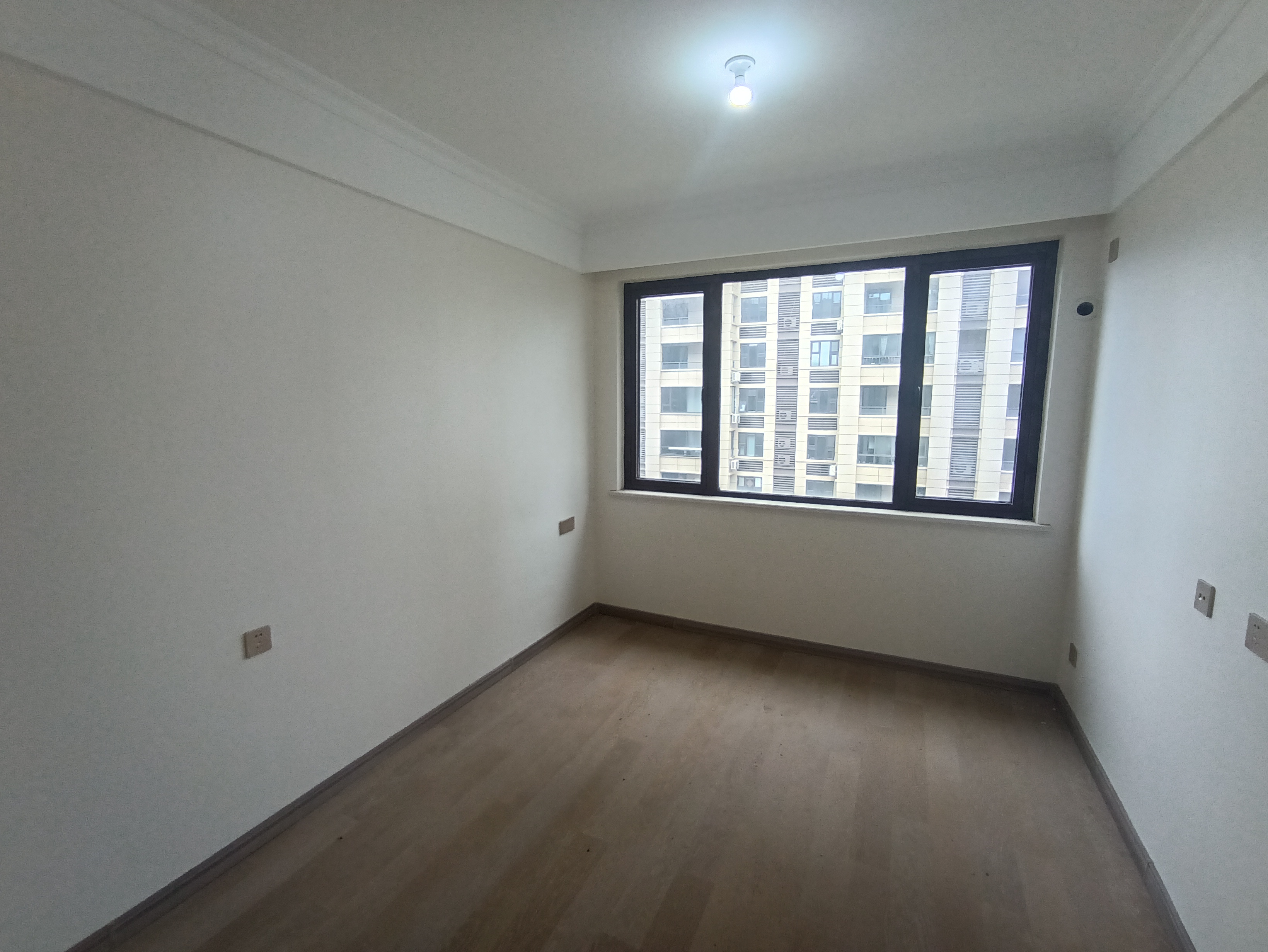 中创大都会 3室2厅2卫 122m&sup2;