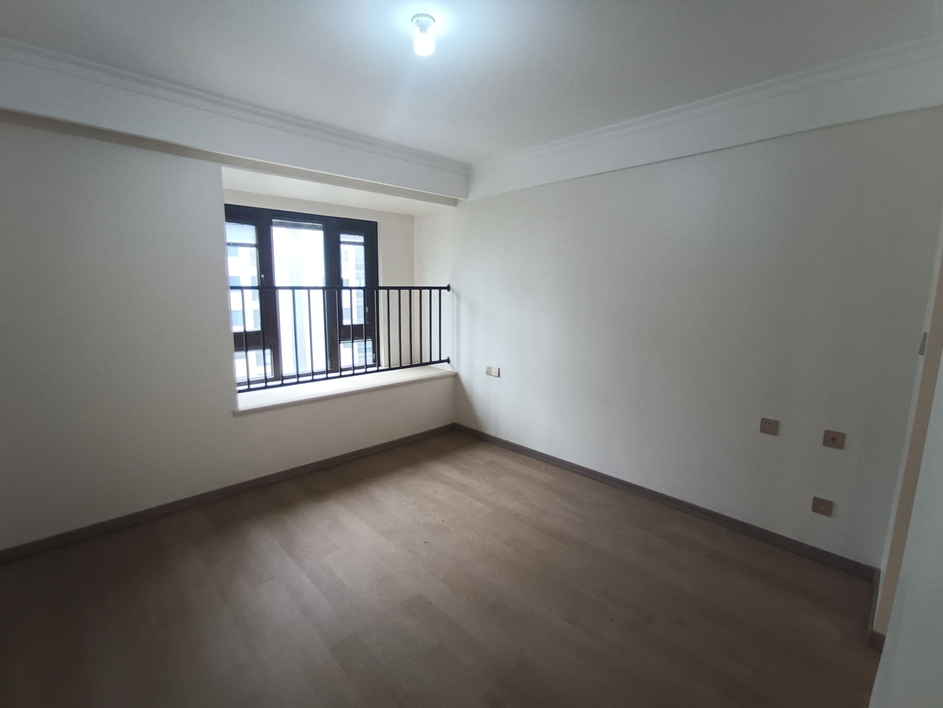 中创大都会 3室2厅2卫 122m&sup2;