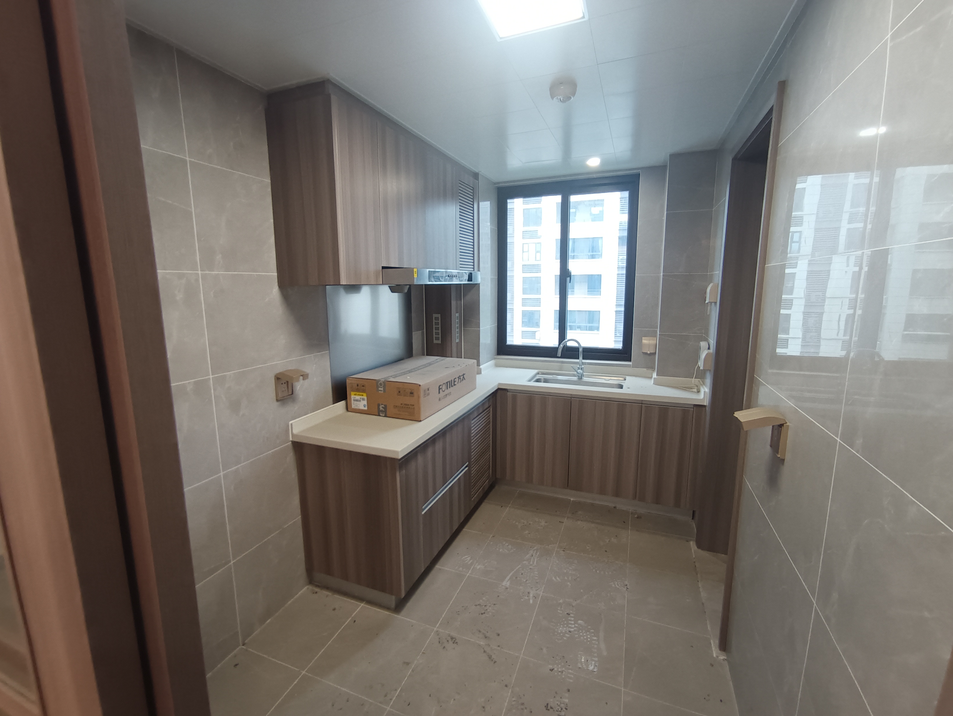 中创大都会 3室2厅2卫 122m&sup2;