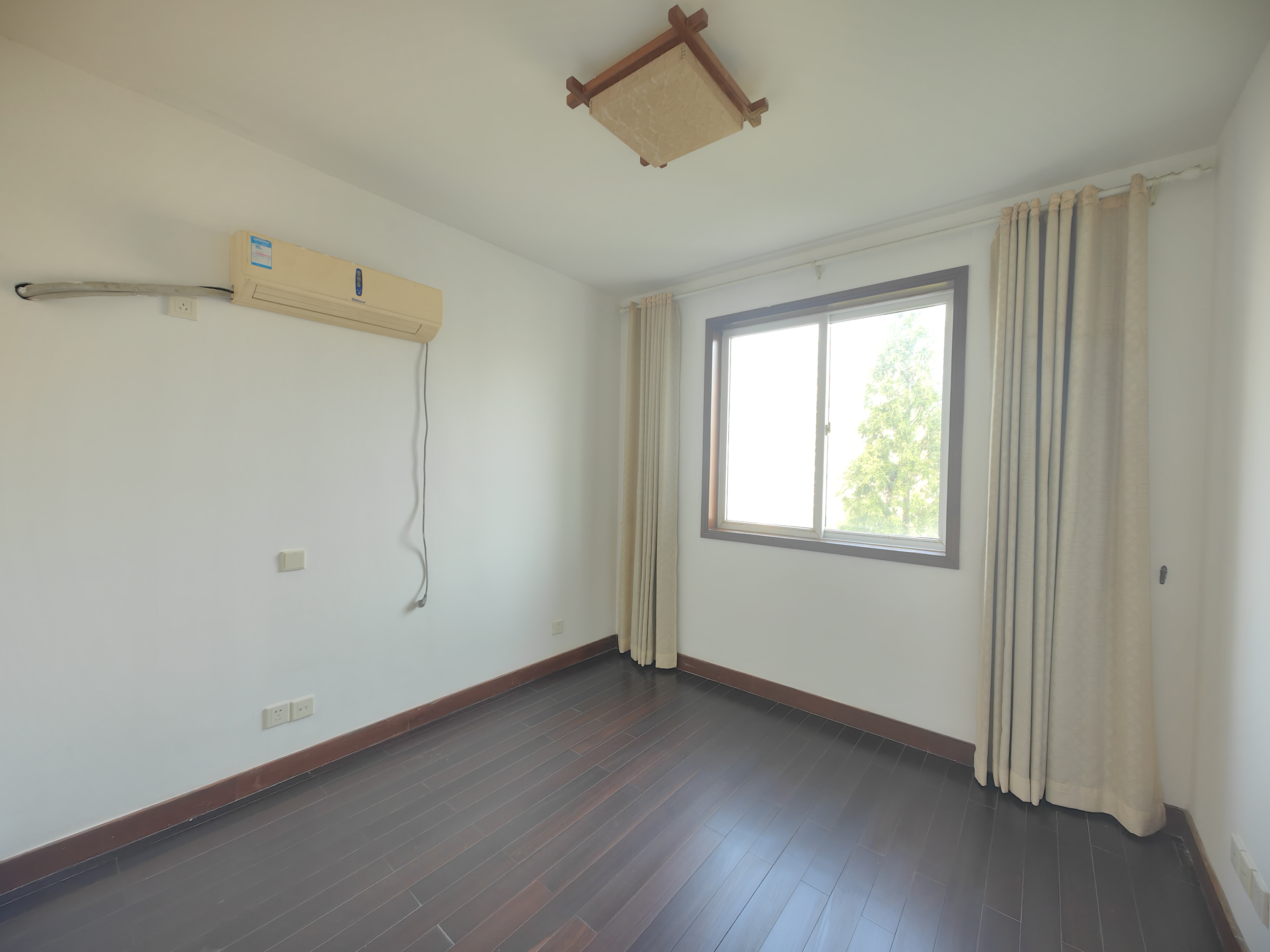 天安花园 4室2厅1卫 152.60m&sup2;