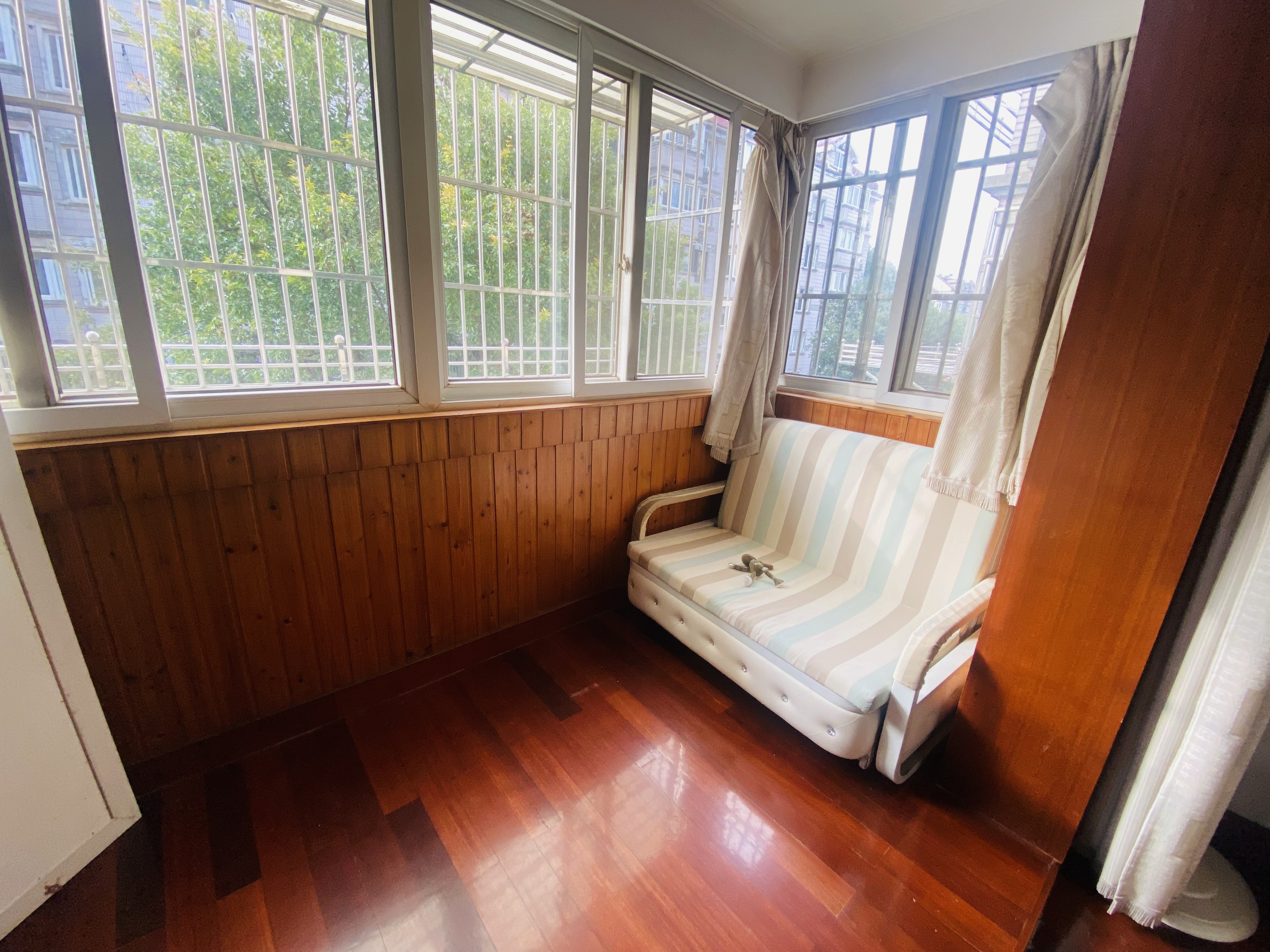朝晖花园 3室2厅2卫 129.12m&sup2;