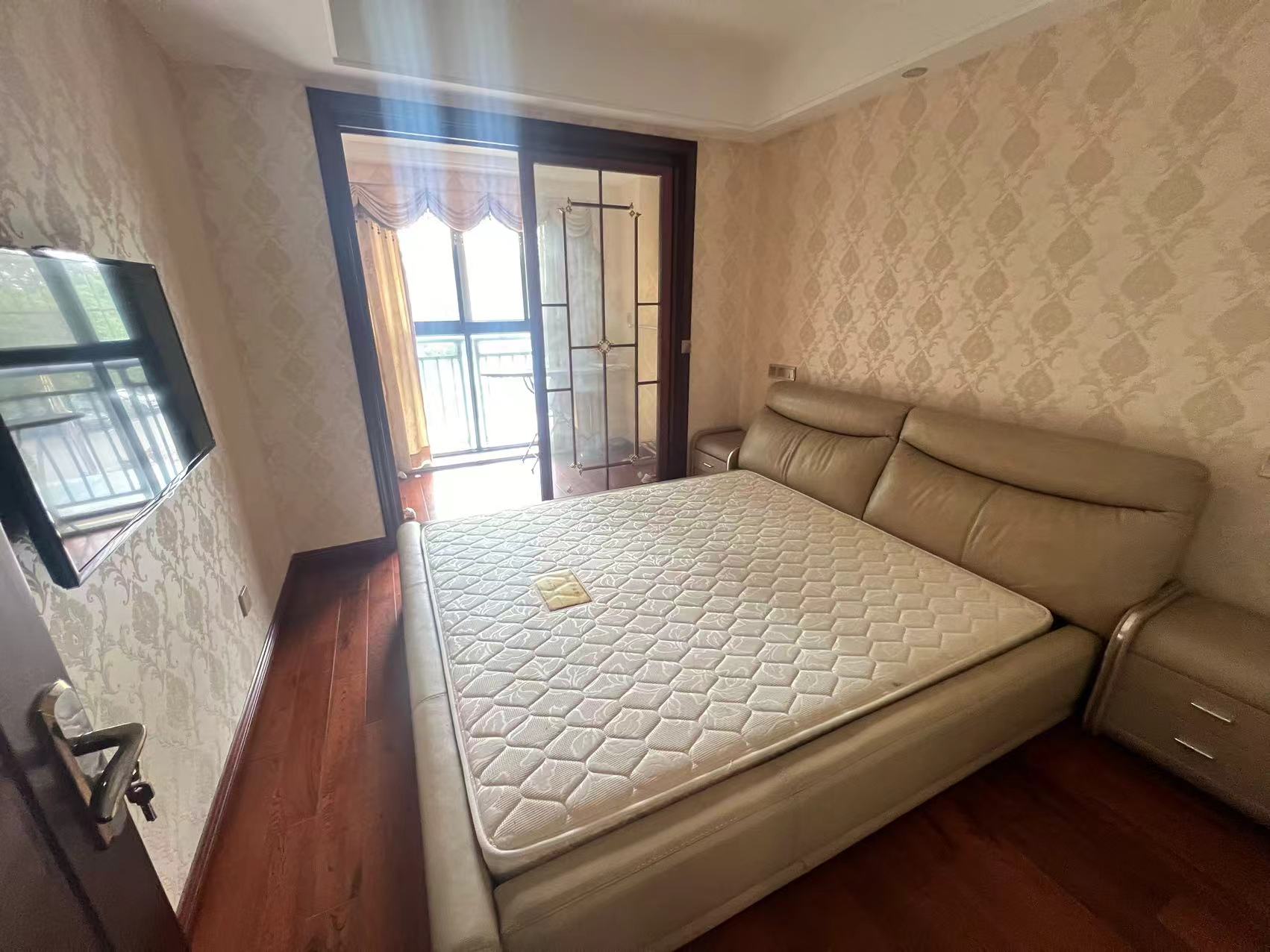华强城一期 3室2厅1卫 102.00m&sup2;