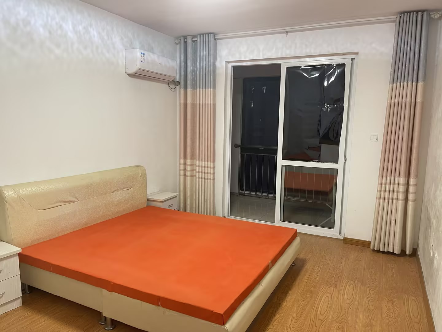 紫东南苑南区 3室2厅1卫 130m&sup2;