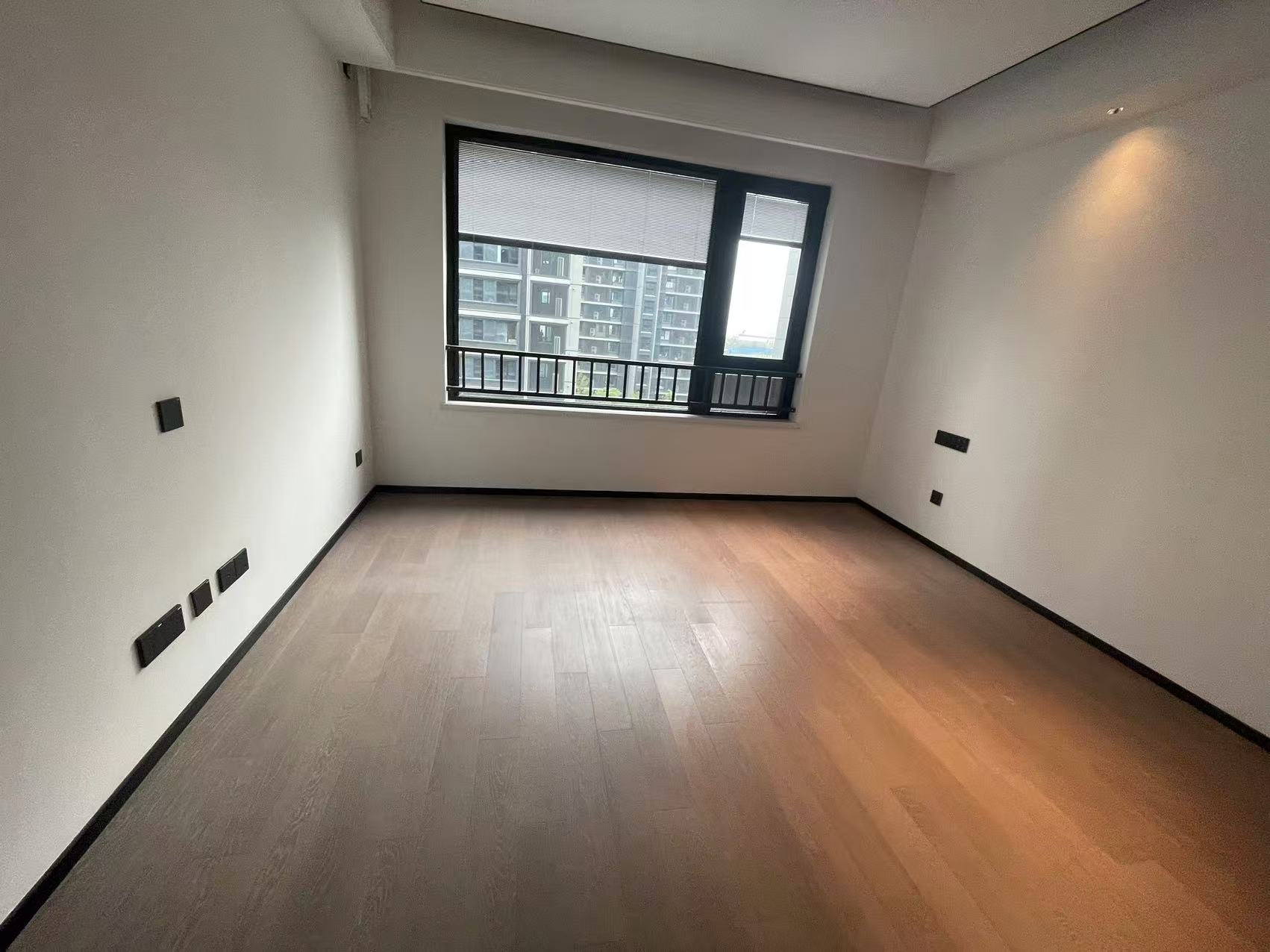 滨江玺 3室2厅3卫 190m&sup2;