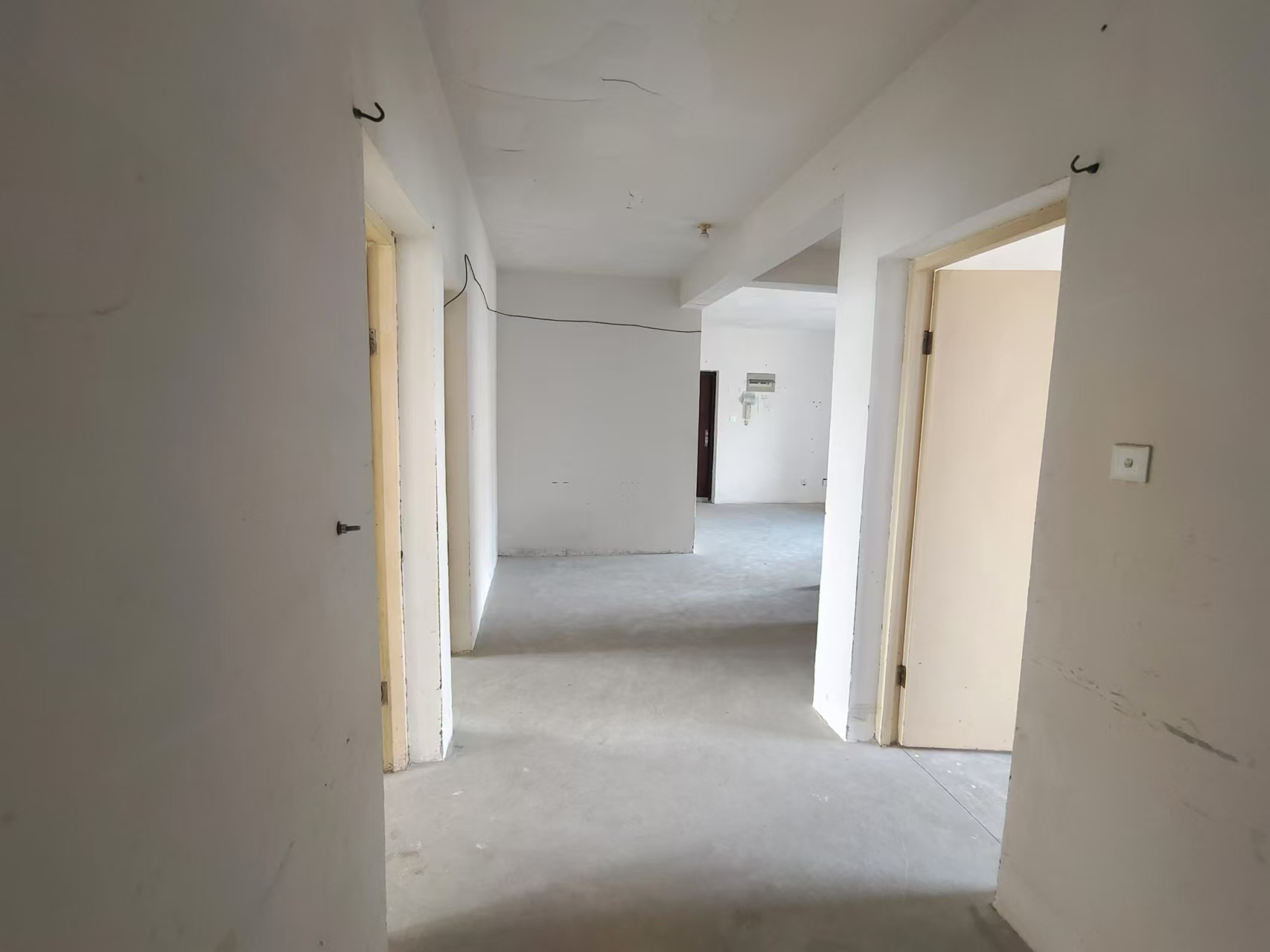 盛唐公寓 3室2厅1卫 129m²