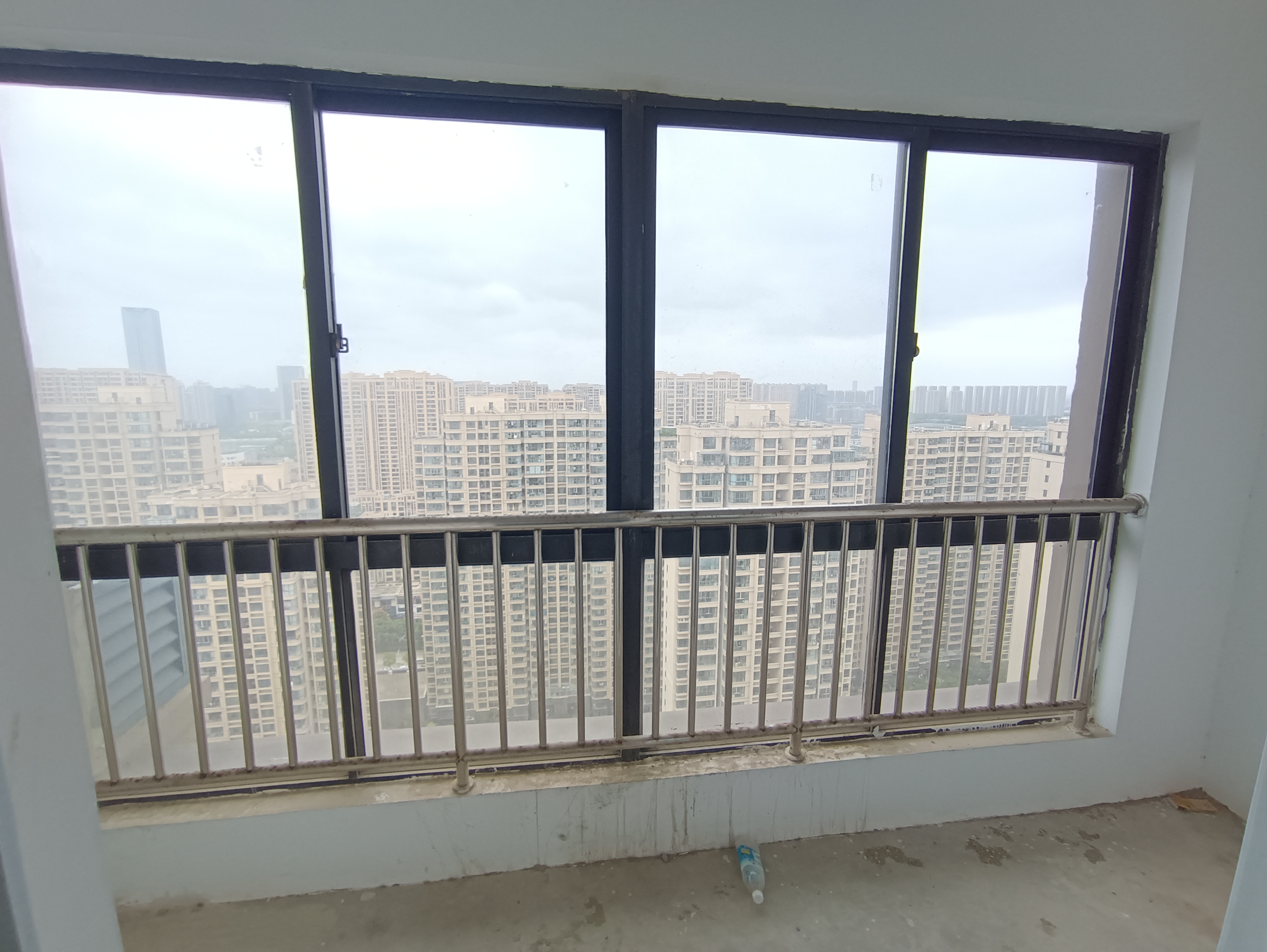 中港翡翠城 3室2厅1卫 108m²