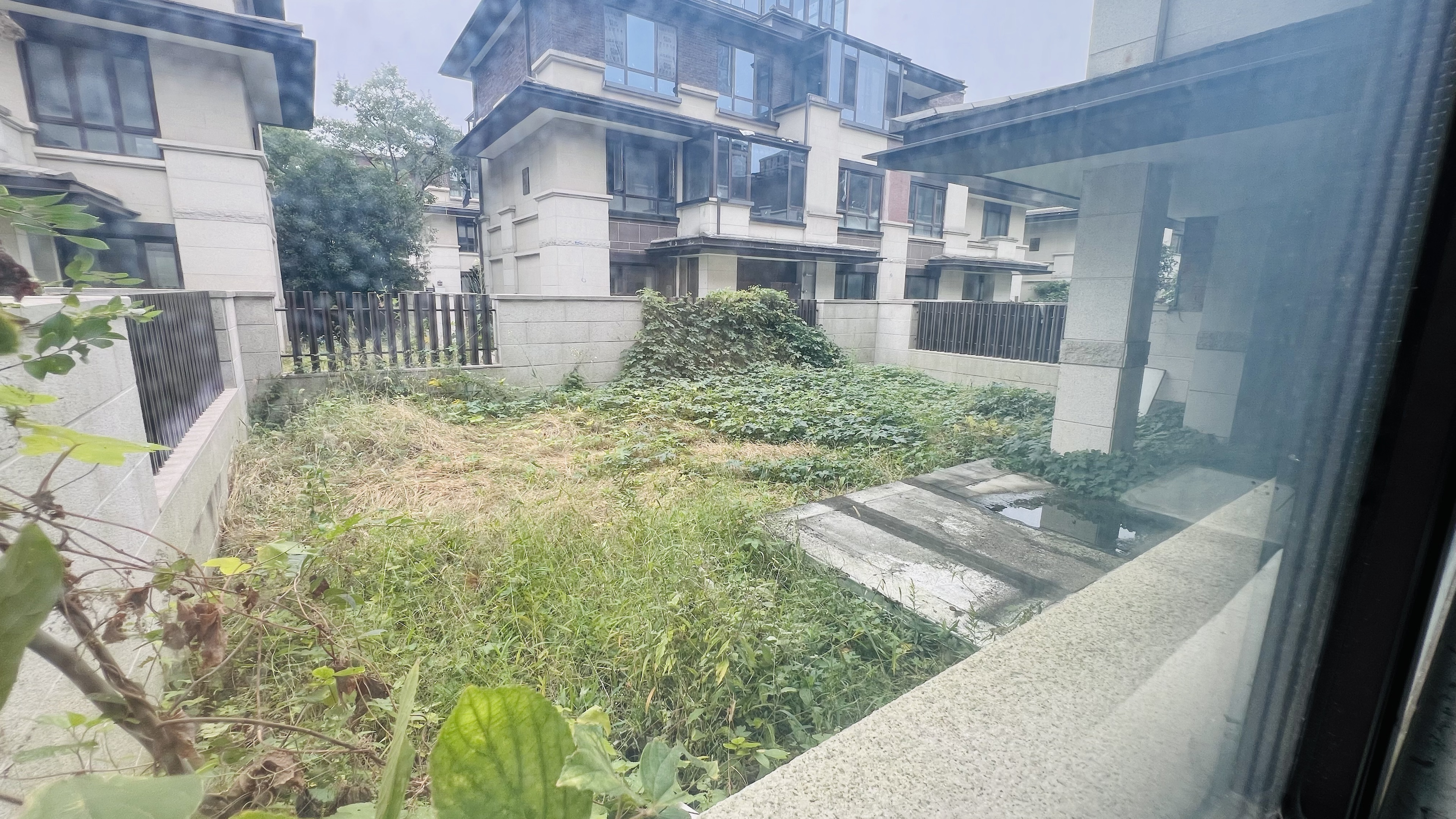 盛和九里香堤一期 5室2厅2卫 325m²