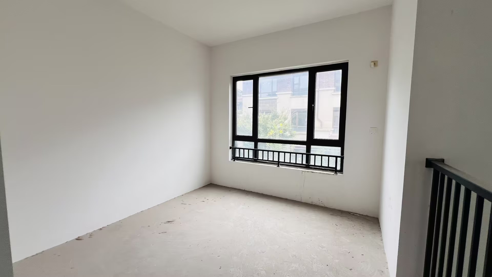 盛和九里香堤一期 5室2厅2卫 325m²
