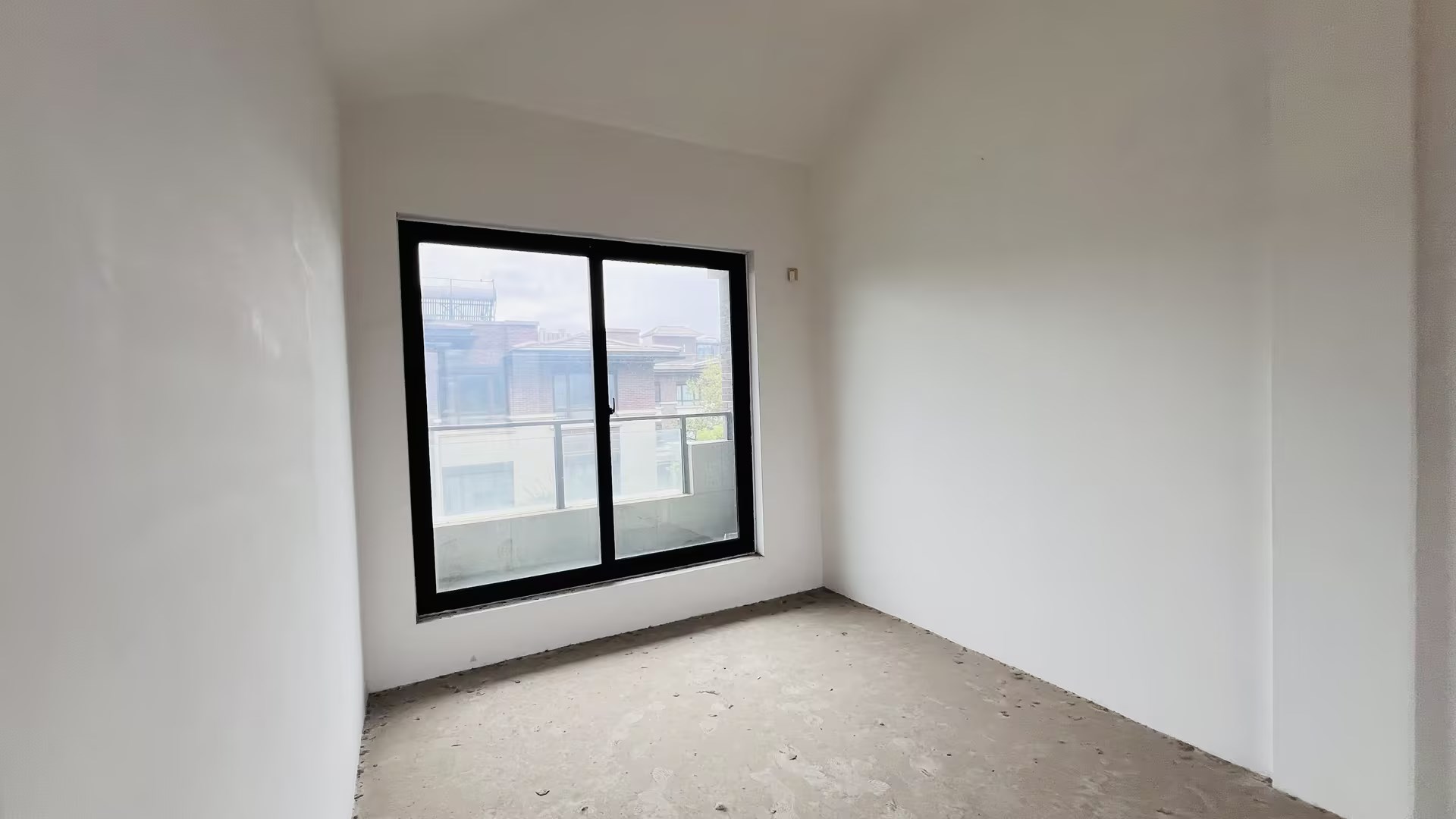 盛和九里香堤一期 5室2厅2卫 325m²
