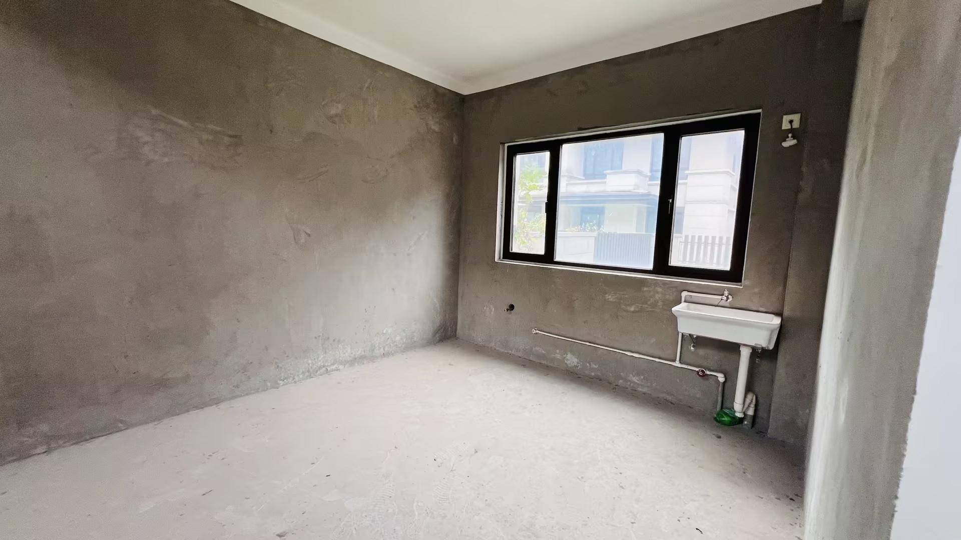 盛和九里香堤一期 5室2厅2卫 325m²