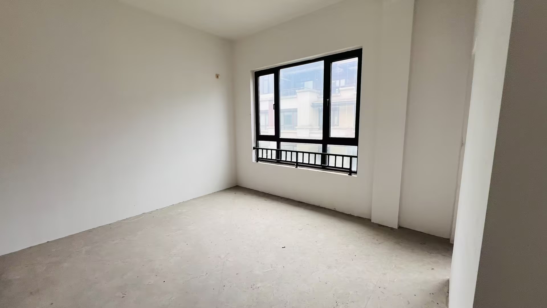 盛和九里香堤一期 5室2厅2卫 325m²