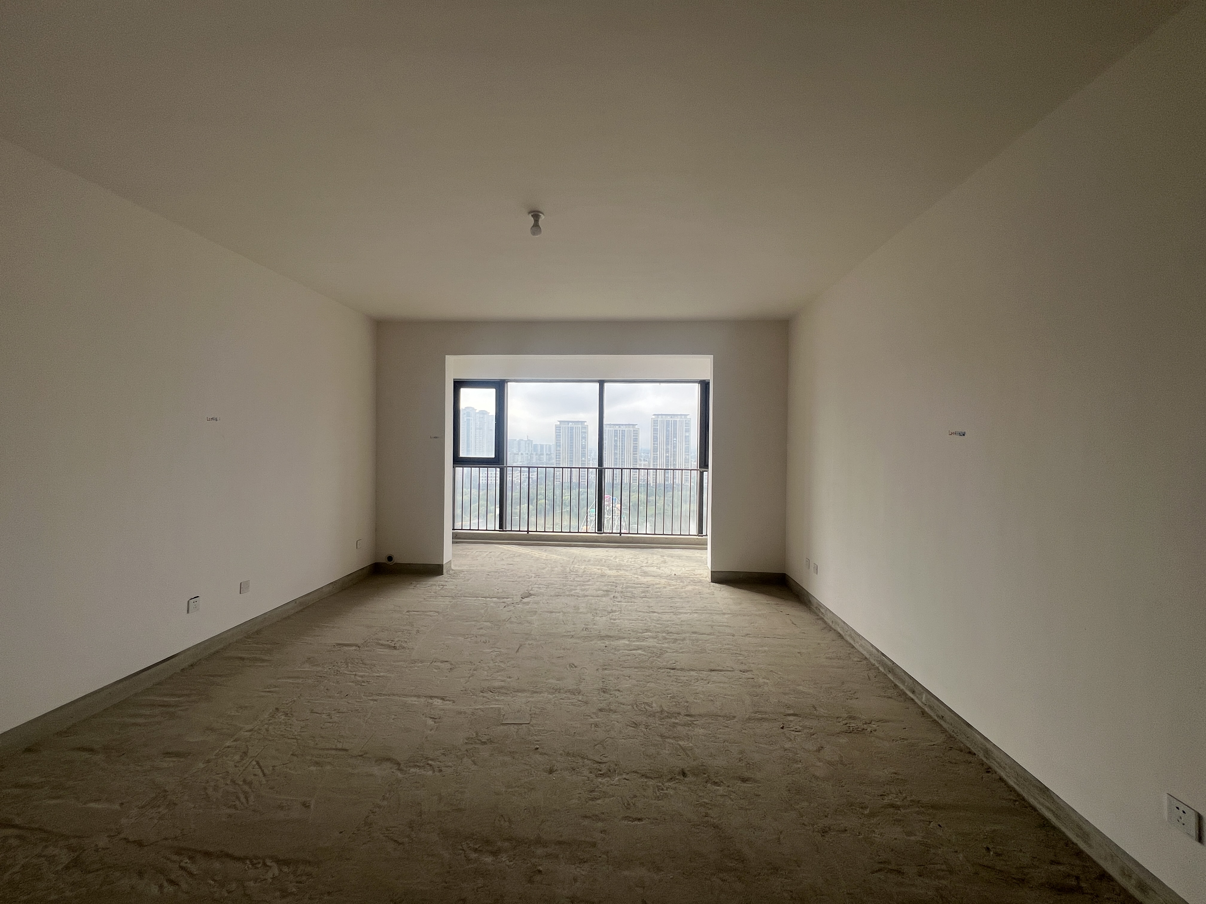 南山湖一号 4室2厅2卫 180m²